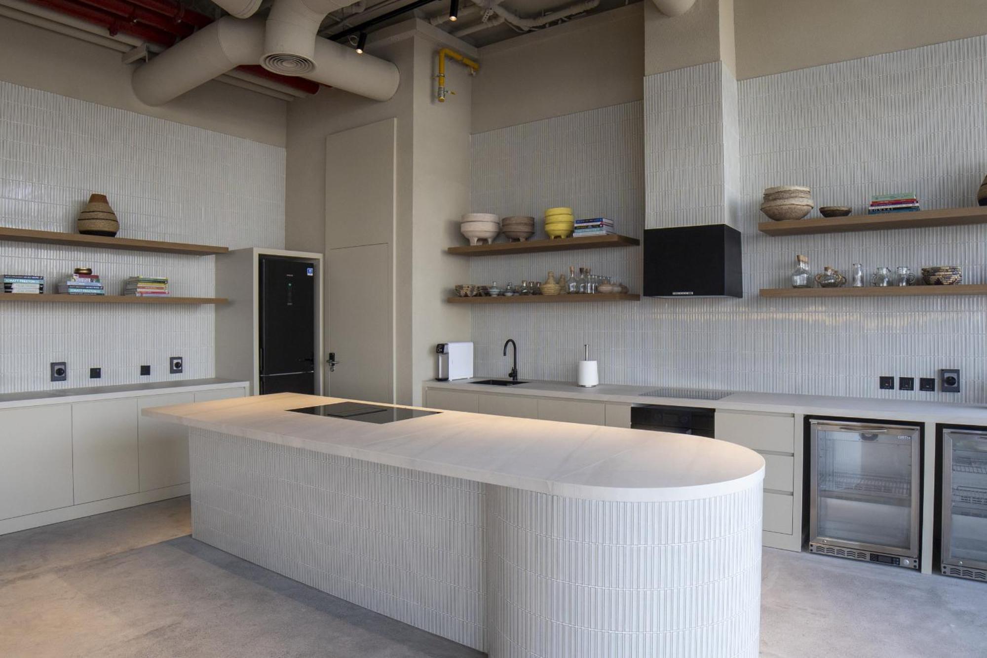 Executive 1 Bedroom At Upside Living, Business Travel Ready Apartment *