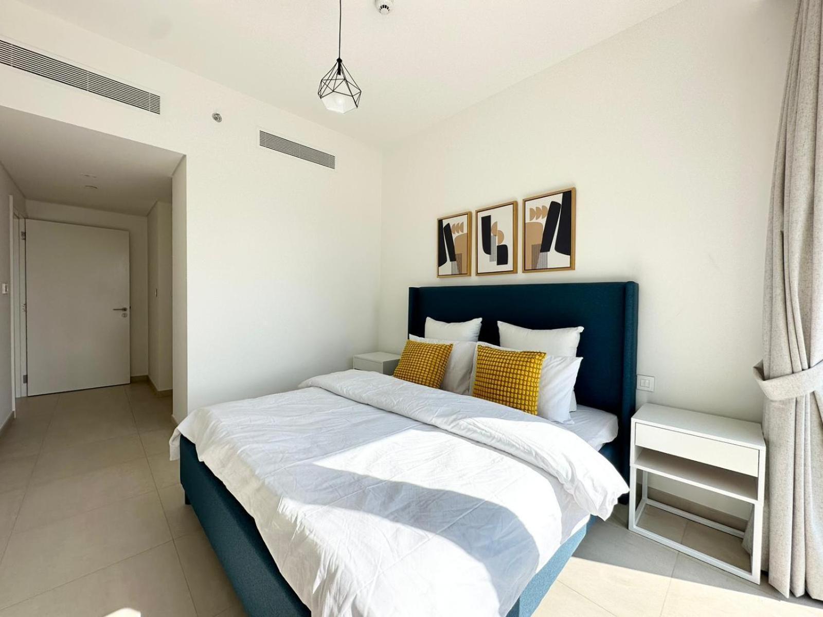 Luxury Downtown Mall Burj Khalifa View Free Netflix & Prime Video Apartment *