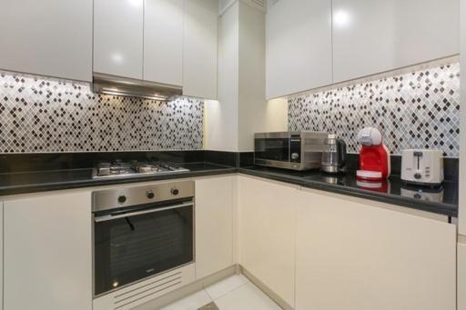 Luxurious One Bedroom Appartement *