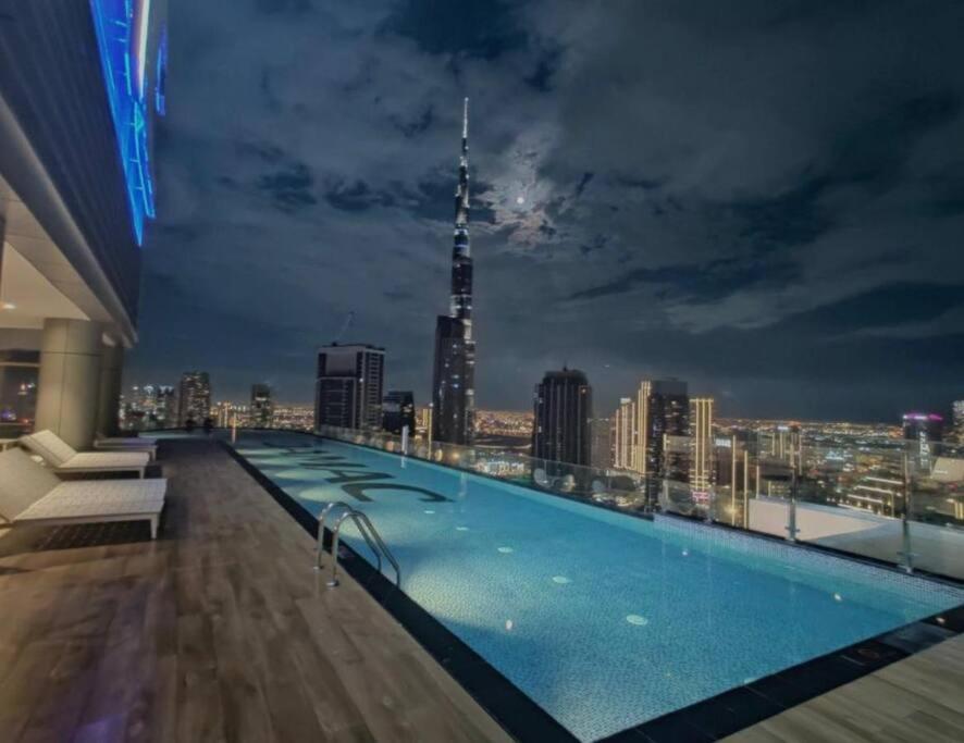 Luxurious One Bedroom Appartement *