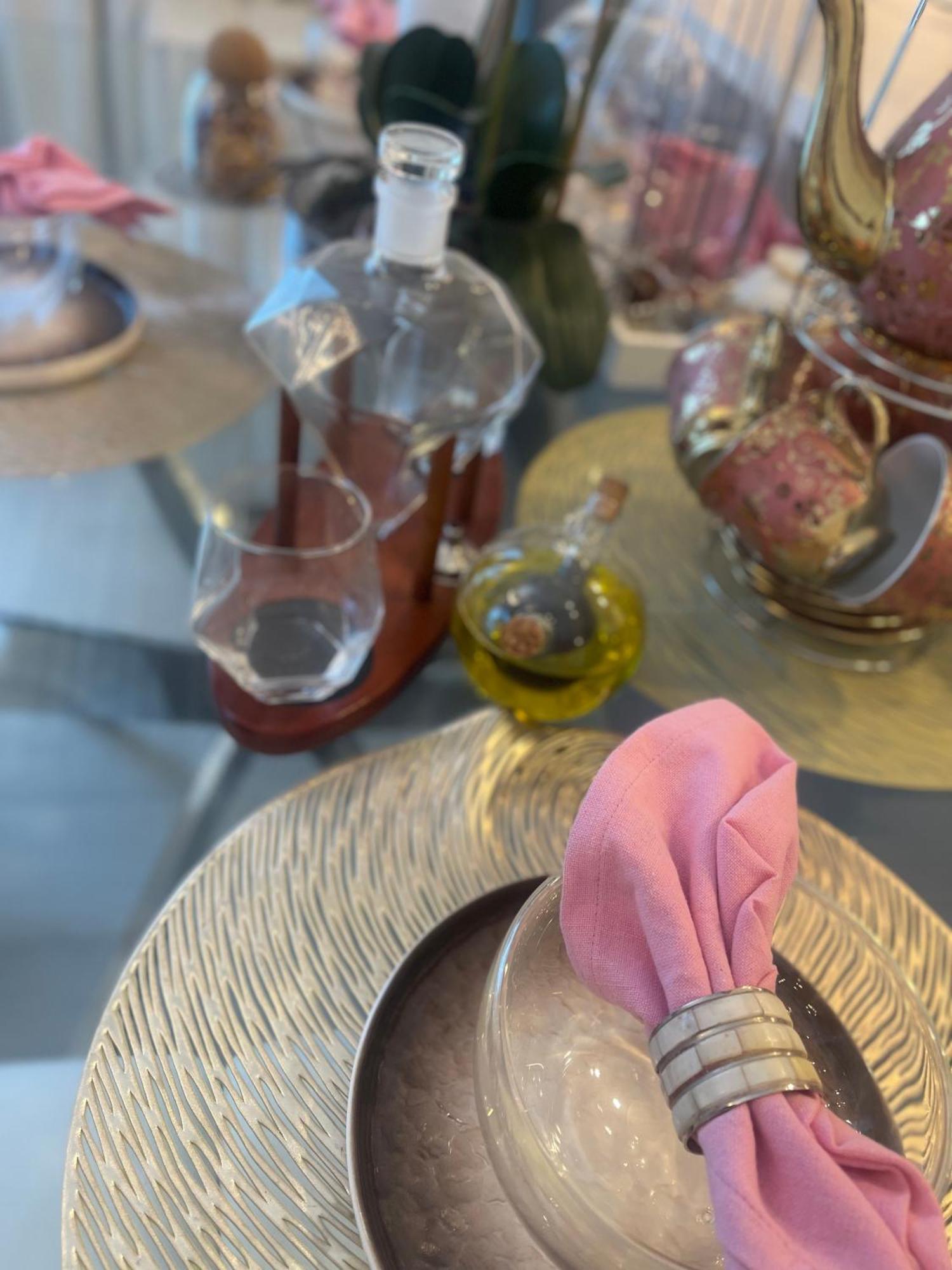 Apartemen Burj Khalifa View Ensuite King Bedroom In A 2 Bedroom Mall 8mins Dubai