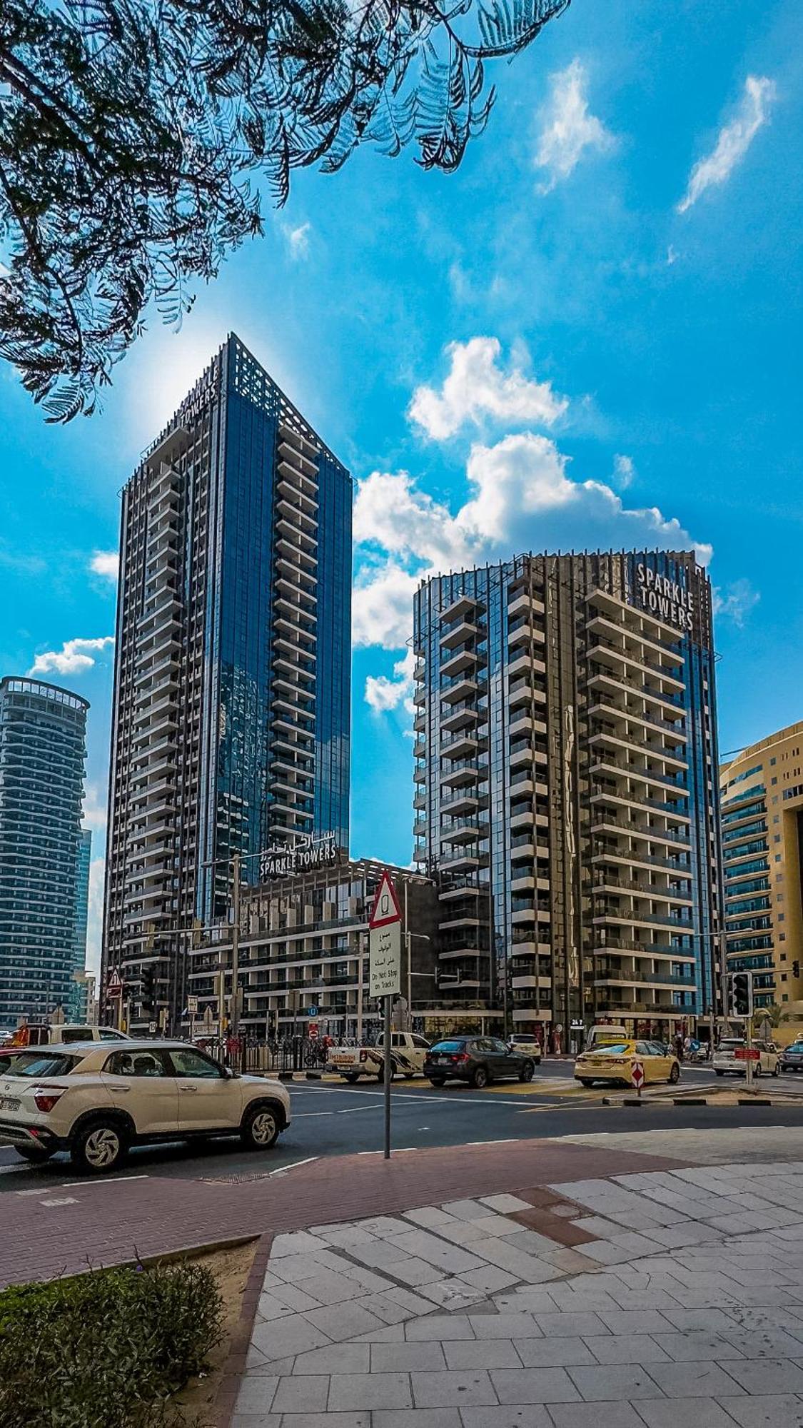 Luxe 1br In Sparkle Towers - 2 Balconies And Marina Views Lägenhet Dubai