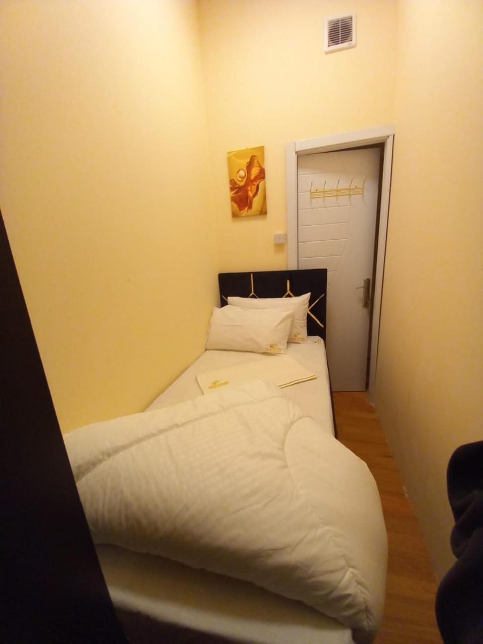 Four Stars Ostello Dubai