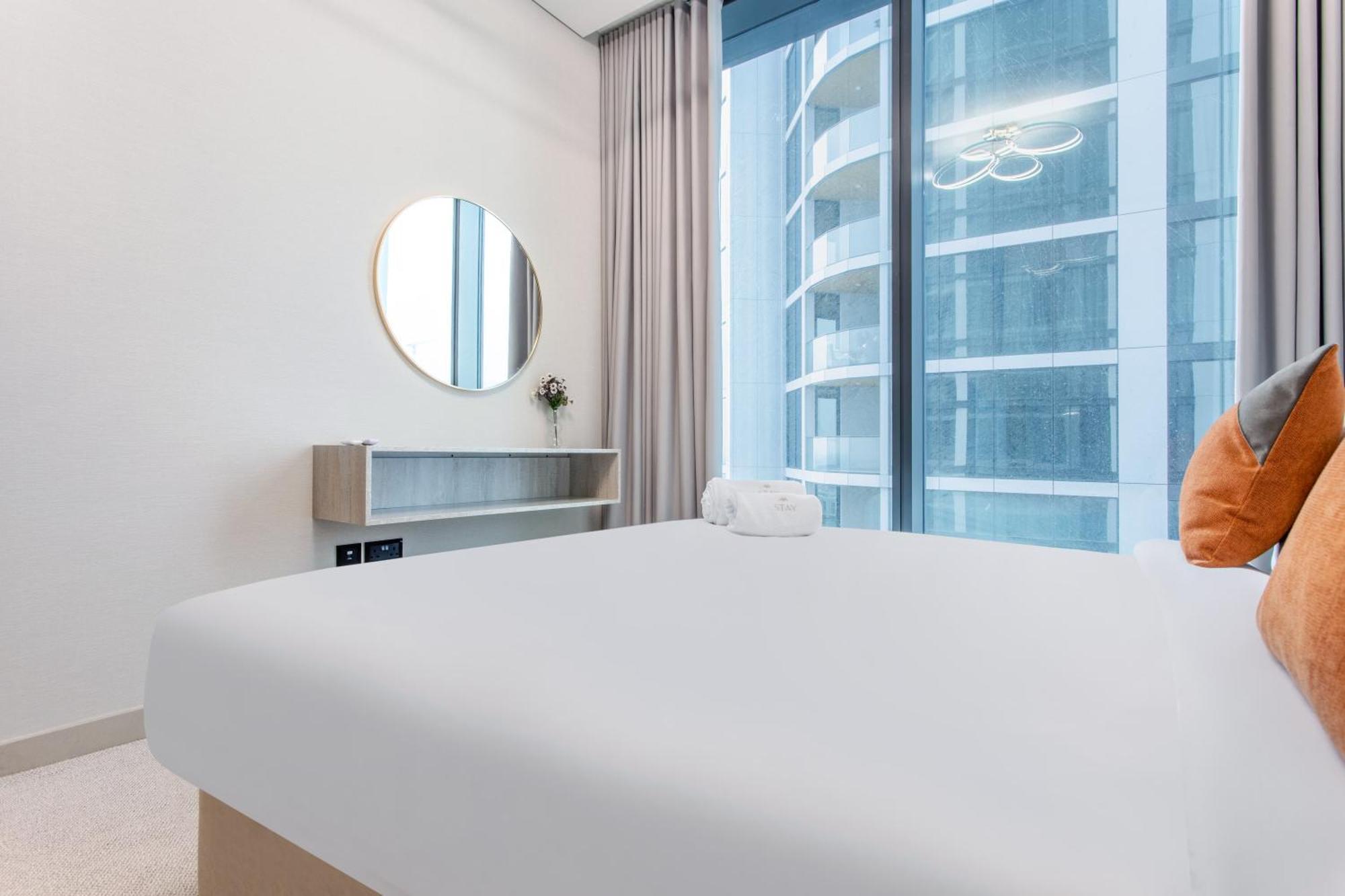 By Latinem Luxury 2br W1813 Near Burj Khalifa Apartamento Dubái