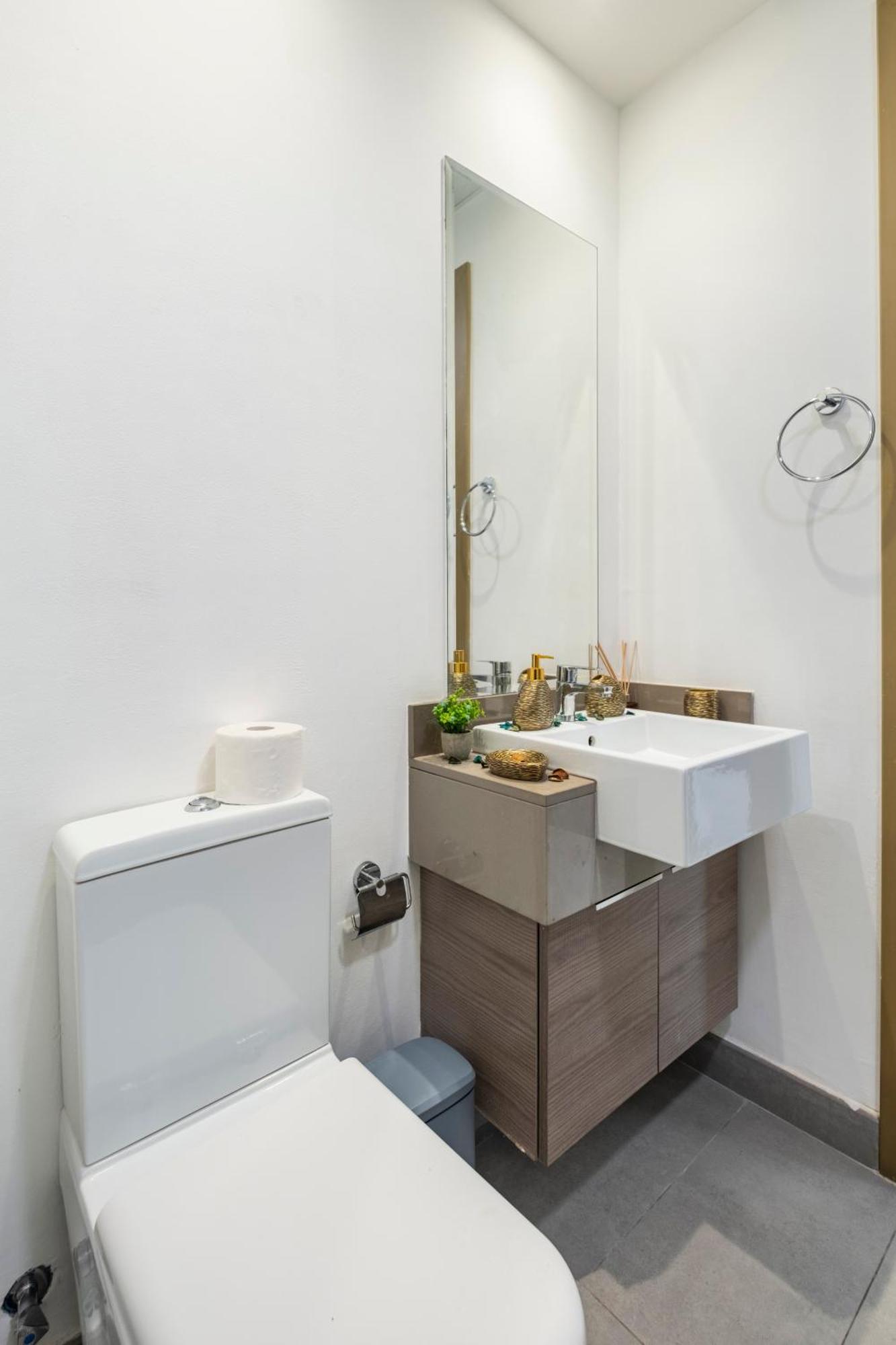 Dreamland 1br For 4, King Bed, Pool, Sauna, Gym, Free Parking Apartemen *