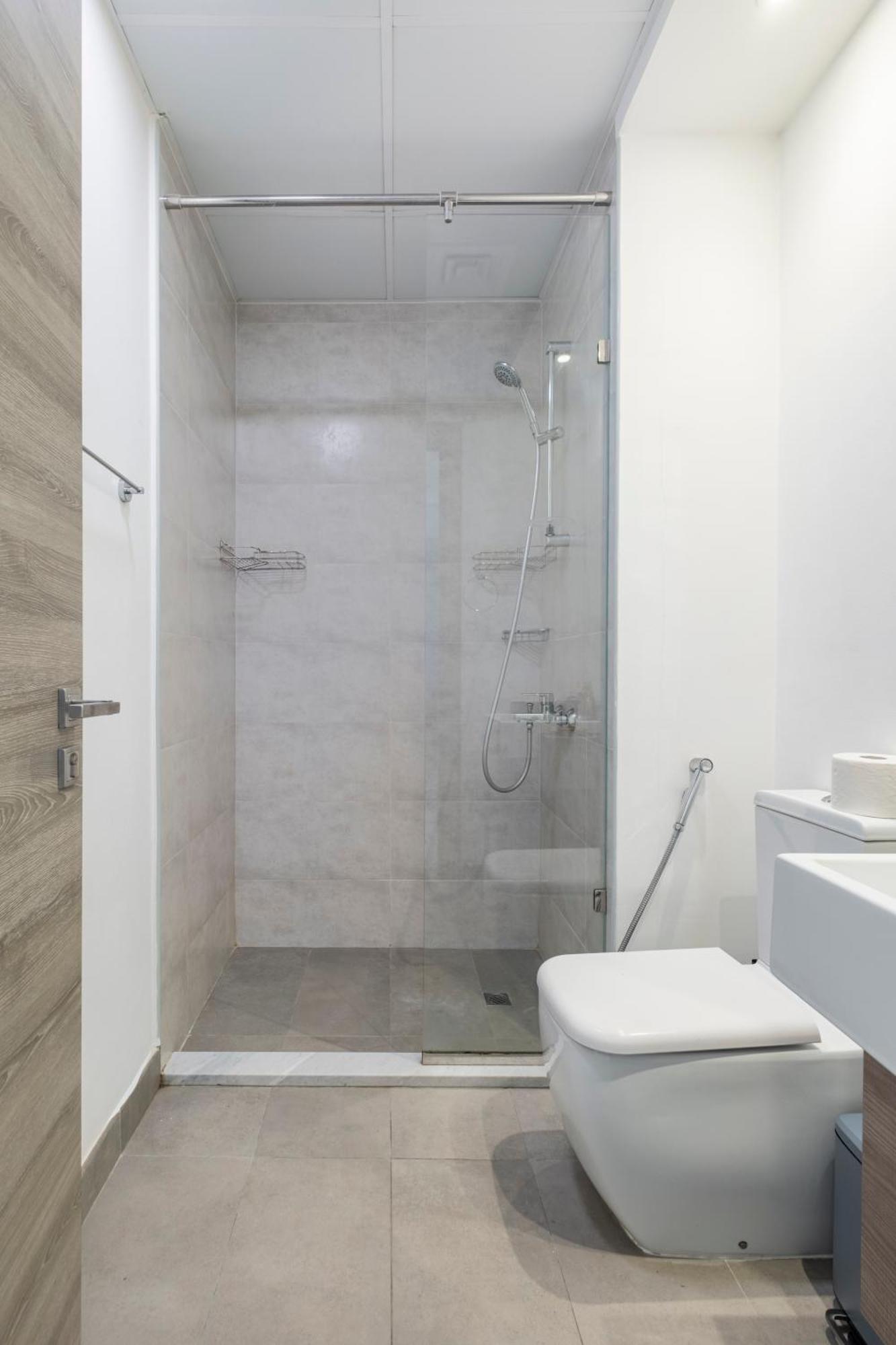 Dreamland 1br For 4, King Bed, Pool, Sauna, Gym, Free Parking Apartemen *