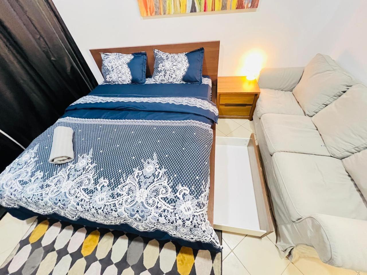 Private With Curtains In Marina & Blue Water Privatunterkunft