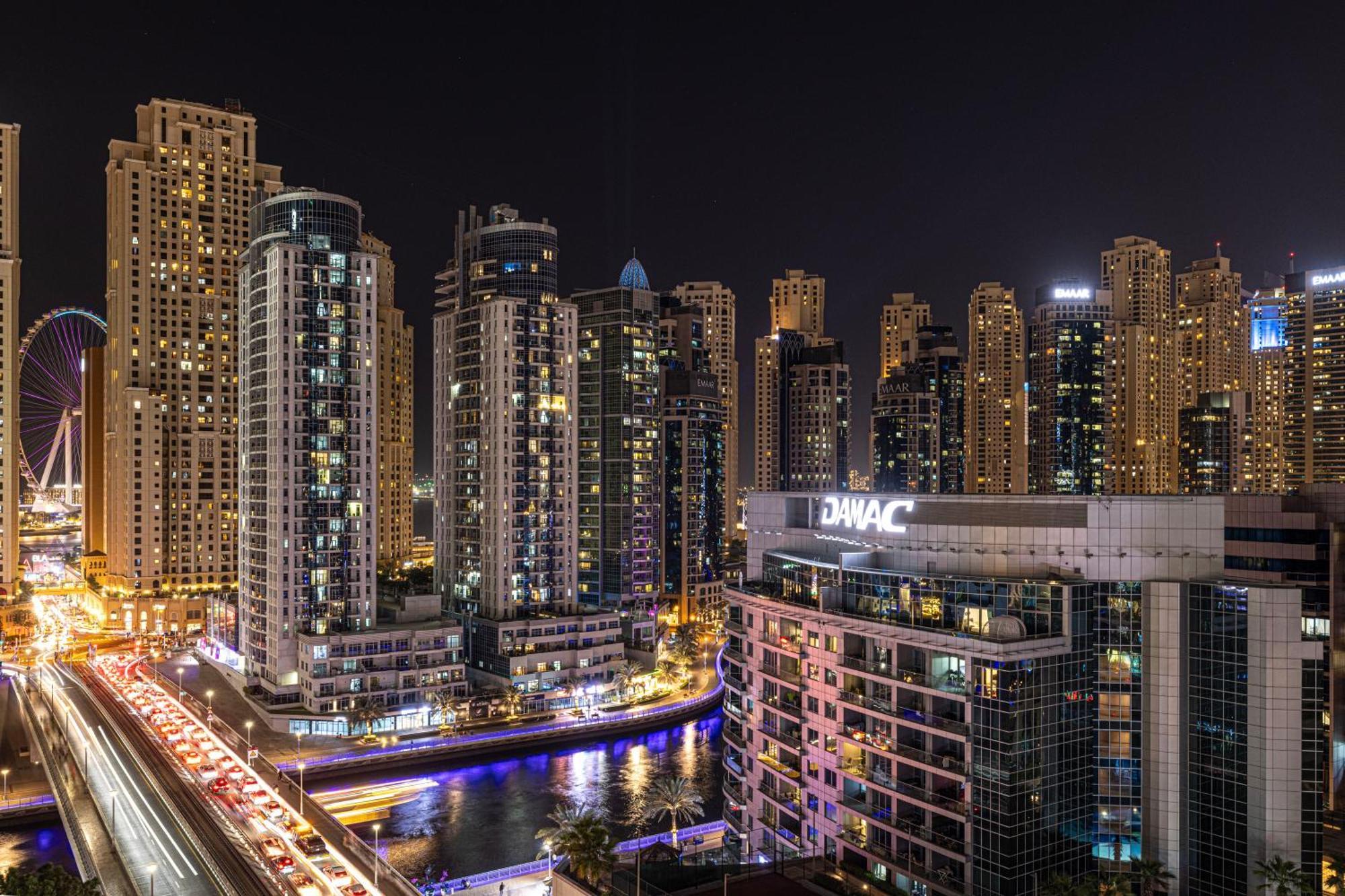 Luxury 1 Bedroom Marina View, Sleeps 5, 1 Min To Metro Apartment Dubai