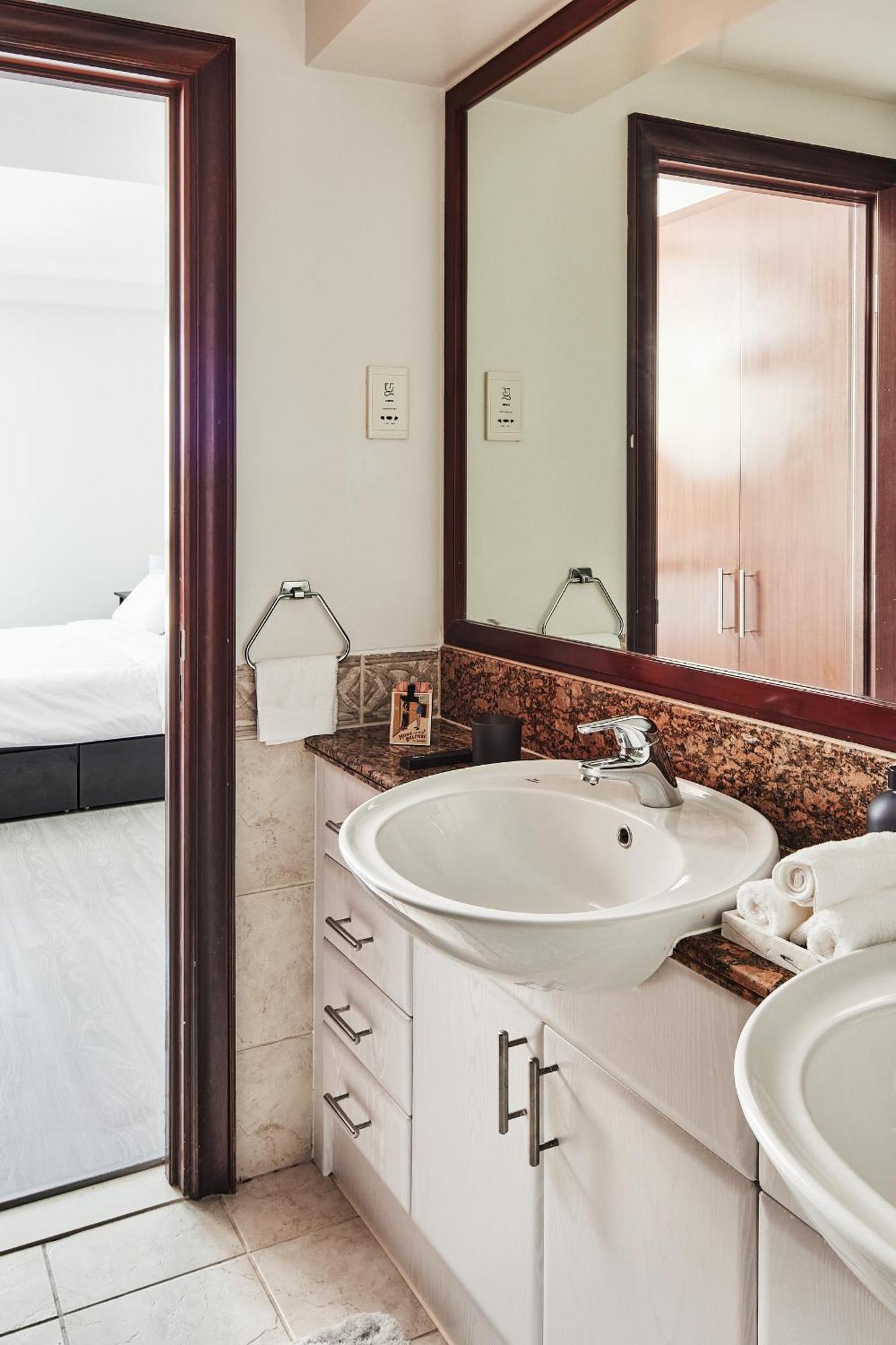 Luxury Marina Views On Marina Walk Waterfront 3 Bed Property Apartamento