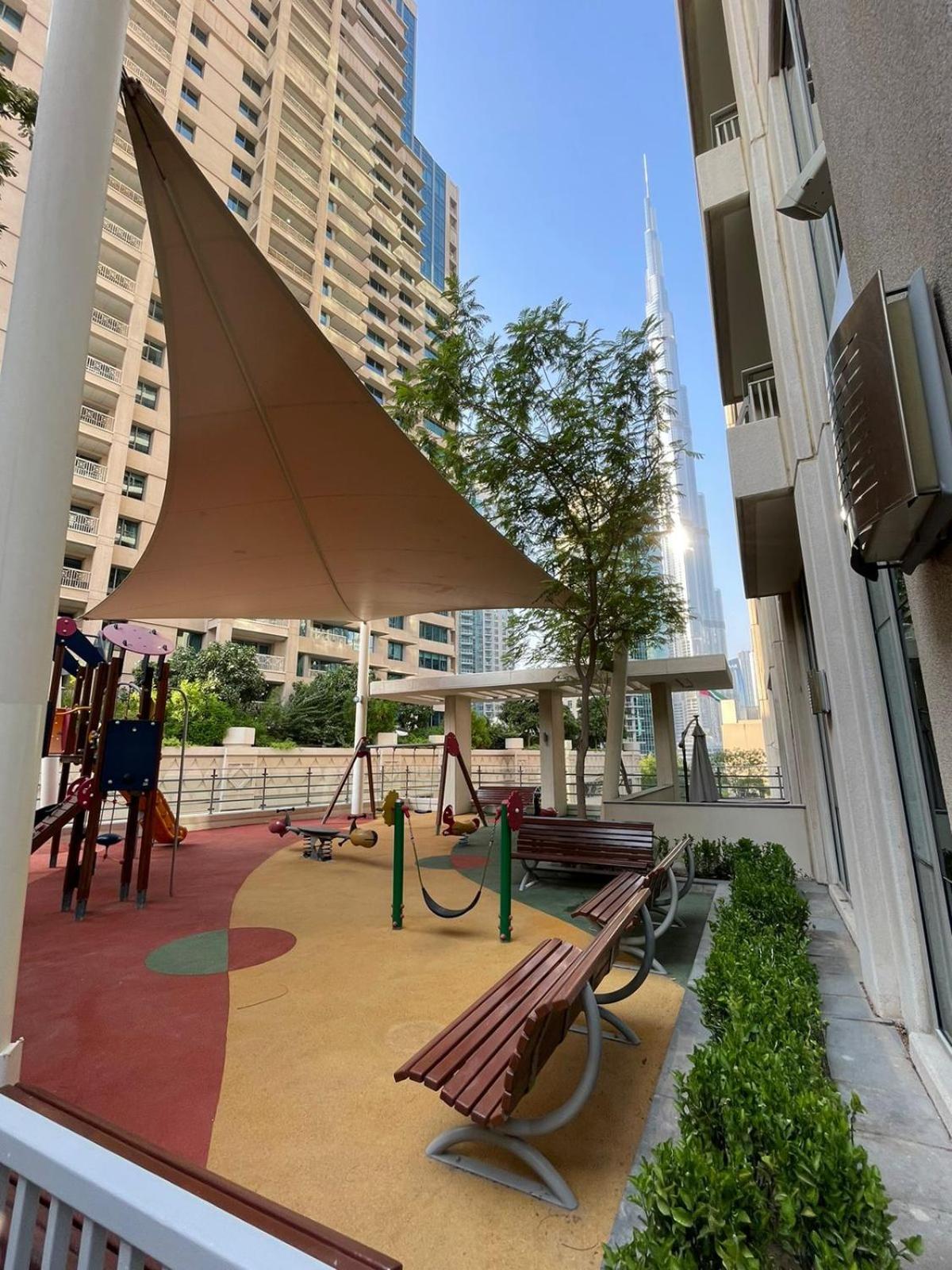 Cosy & Spacious 2 Bedroom L Magical Boulevard View L By Burj & Mall I Pool I Gym I Family Friendly Apartamento Dubai