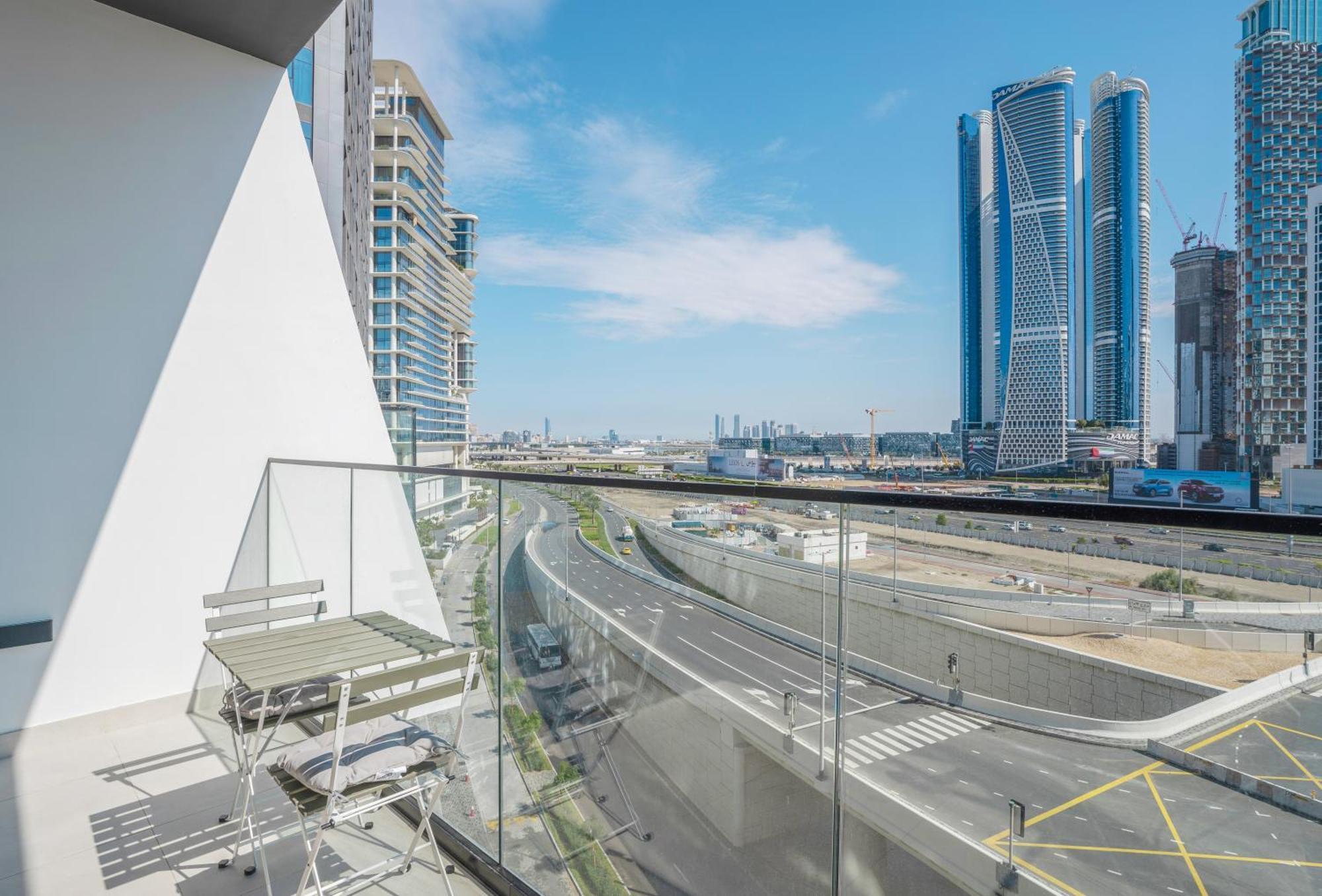 Business Bay With Stunning Views Apartemen Dubai