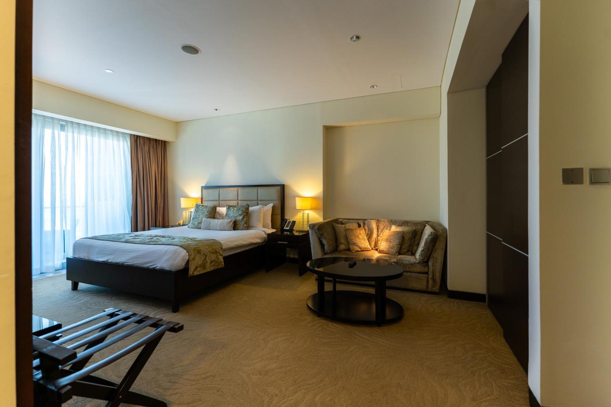 Spacious, Modern In Marina *
