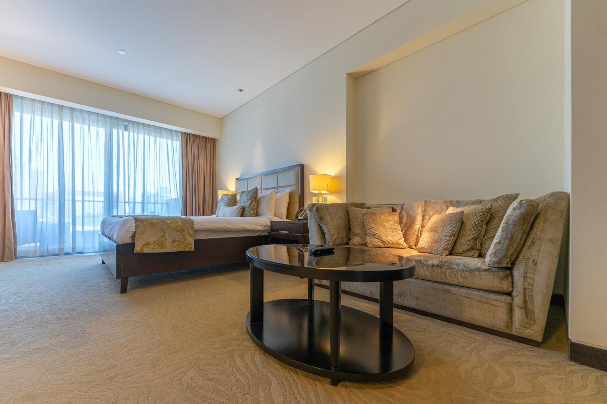 Spacious, Modern In Marina