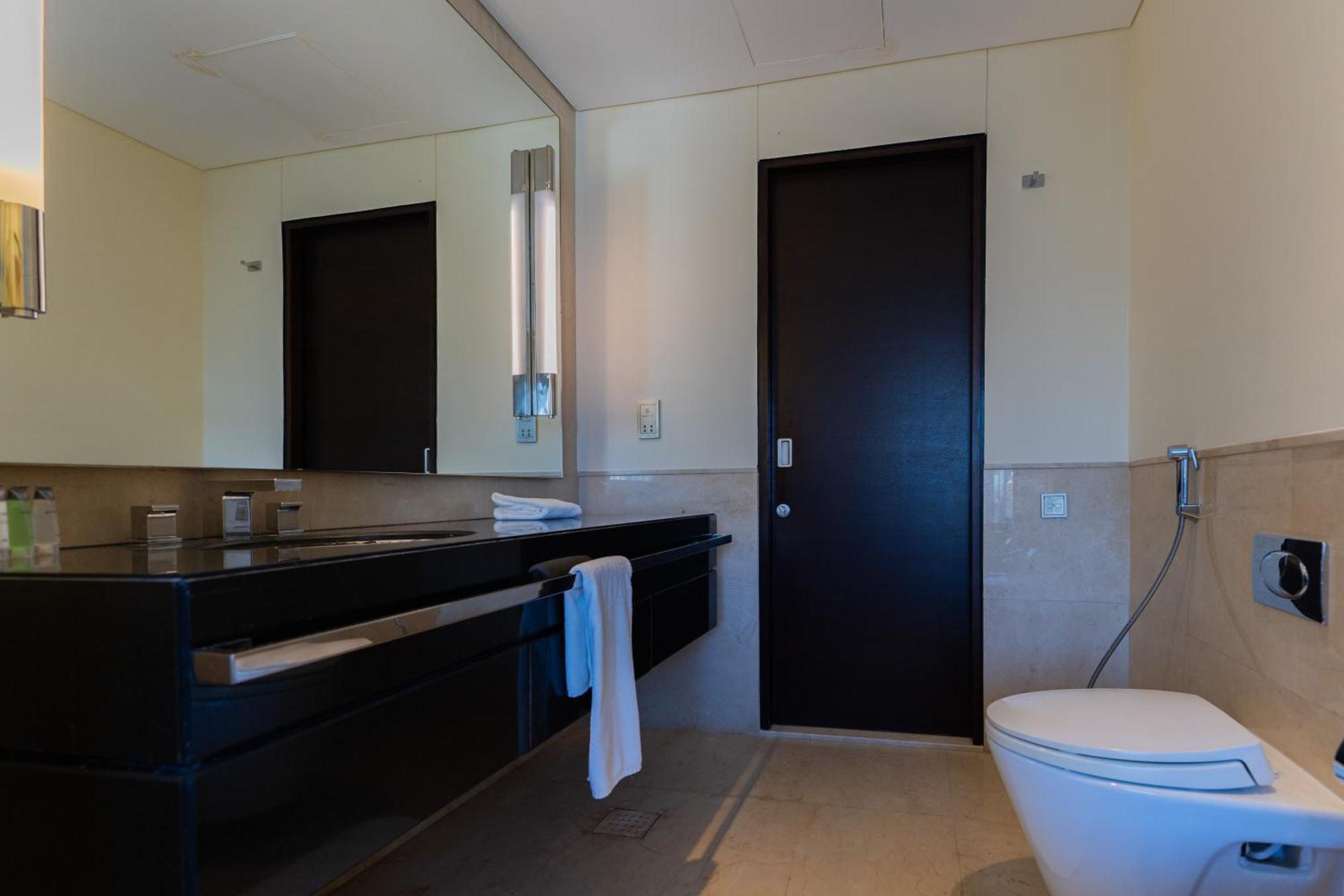 Spacious, Modern In Marina *