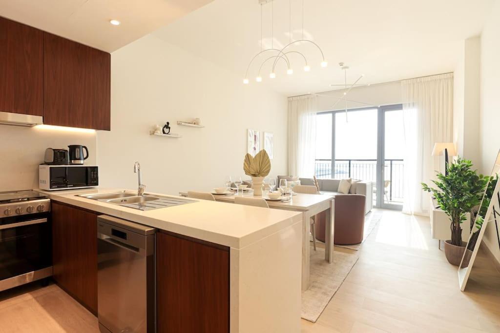 Higuests - Dream Vacation In La Rive 1 Dubai