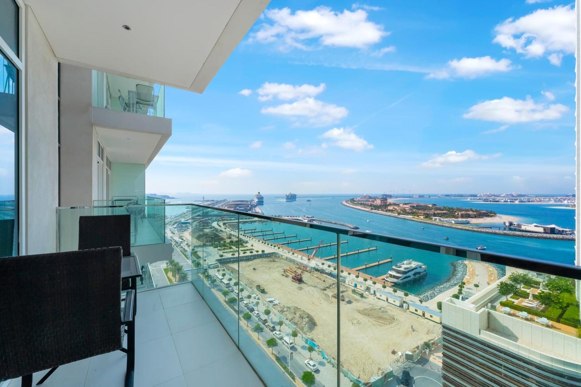 Fam Living - Beachfront Getaway In Emaar Beachfront - Private Access And Luxury Amenities Dubái