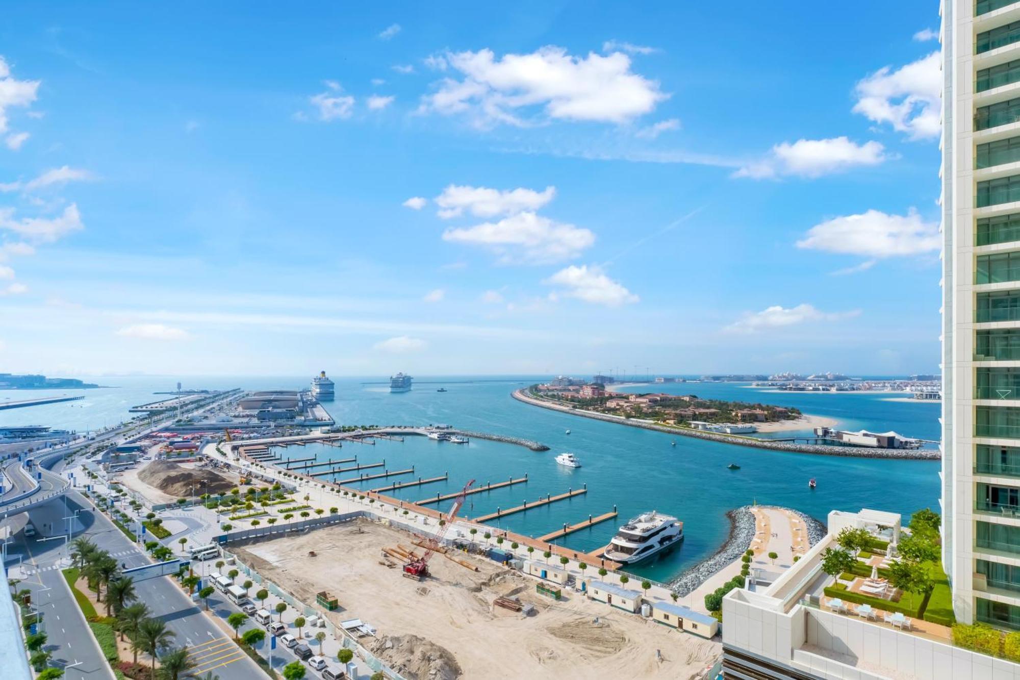 Fam Living - Beachfront Getaway In Emaar Beachfront - Private Access And Luxury Amenities * Dubái