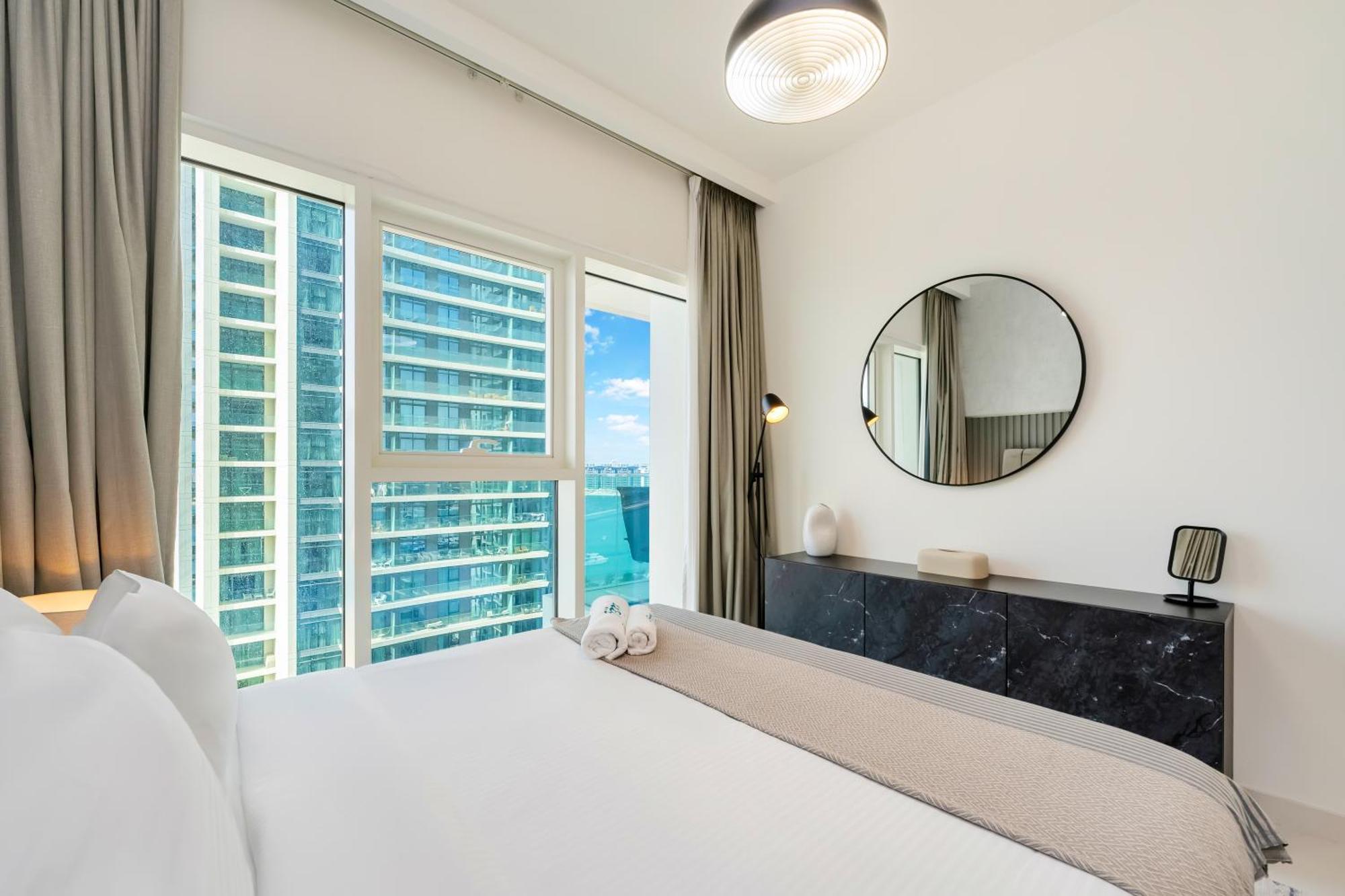 Fam Living - Beachfront Getaway In Emaar Beachfront - Private Access And Luxury Amenities Apartamento Dubái