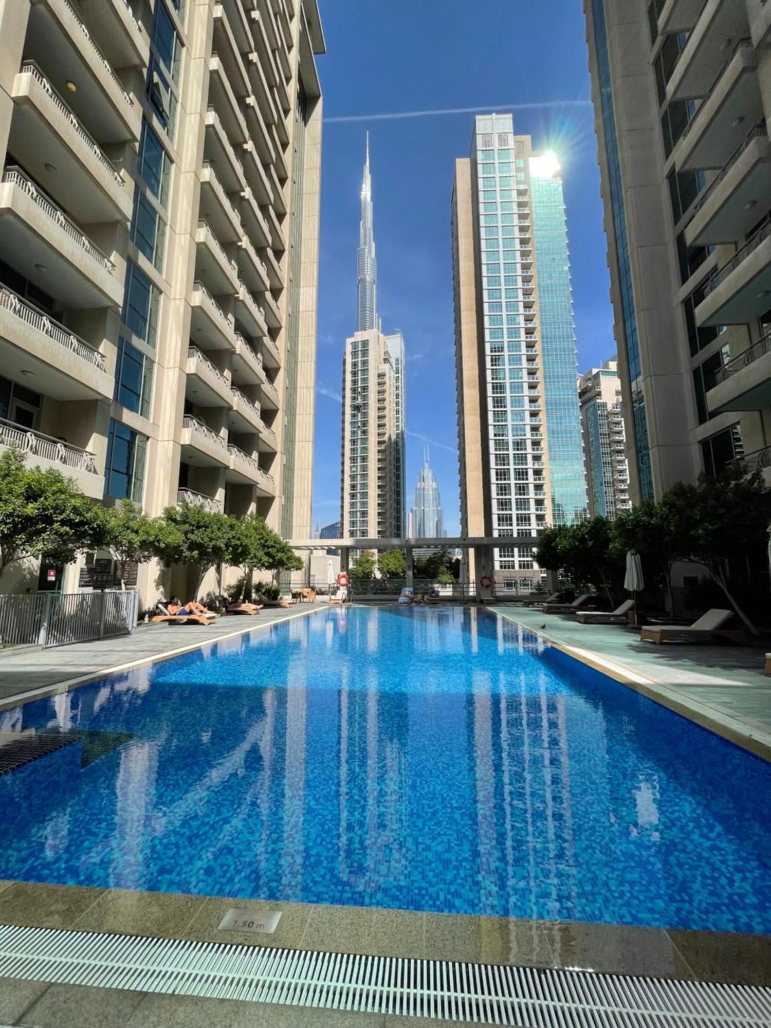 Cosy & Spacious 2 Bedroom L Magical Boulevard View L By Burj & Mall I Pool I Gym I Family Friendly Apartamento Dubai
