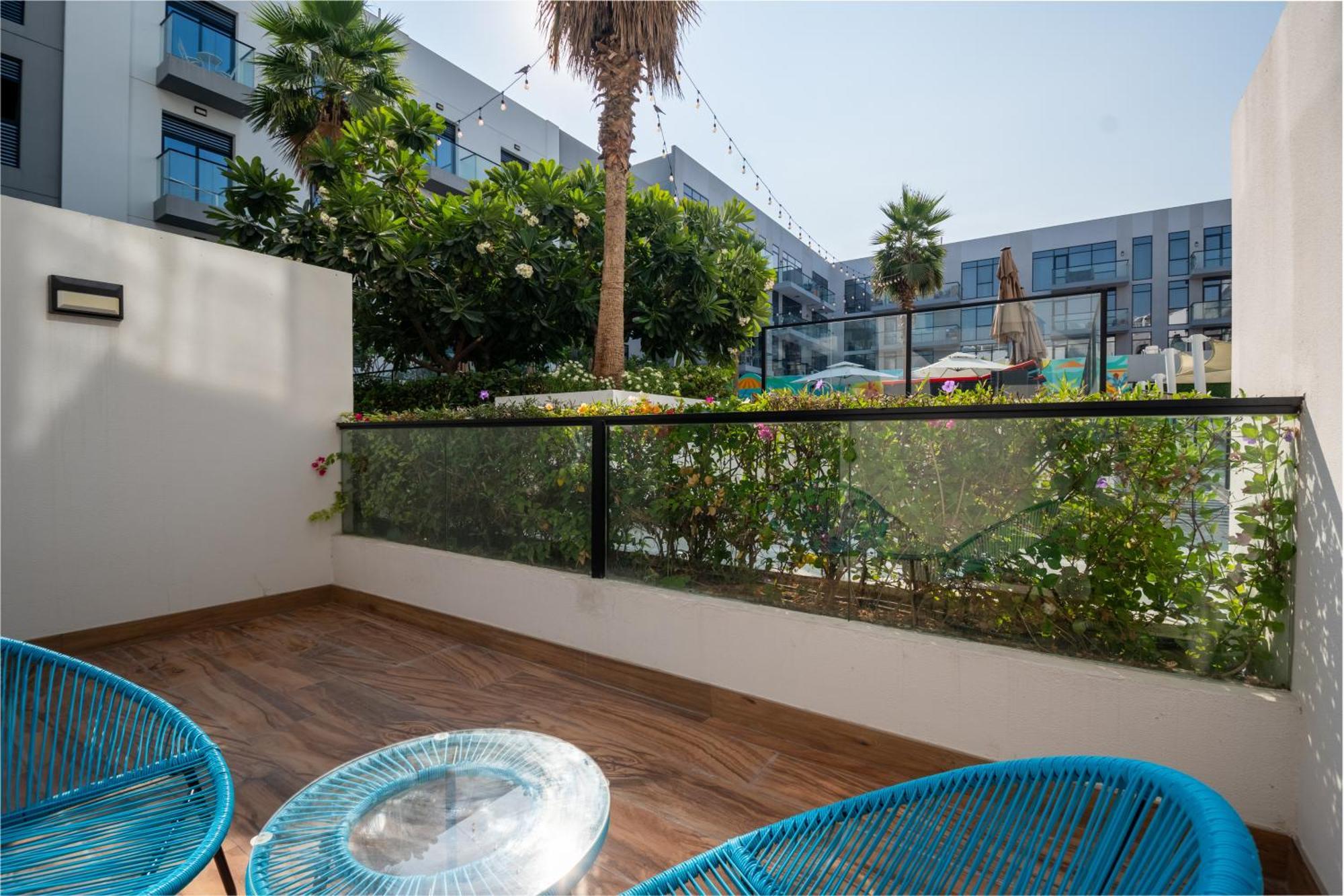 Izzzi Life Mint Apartahotel *