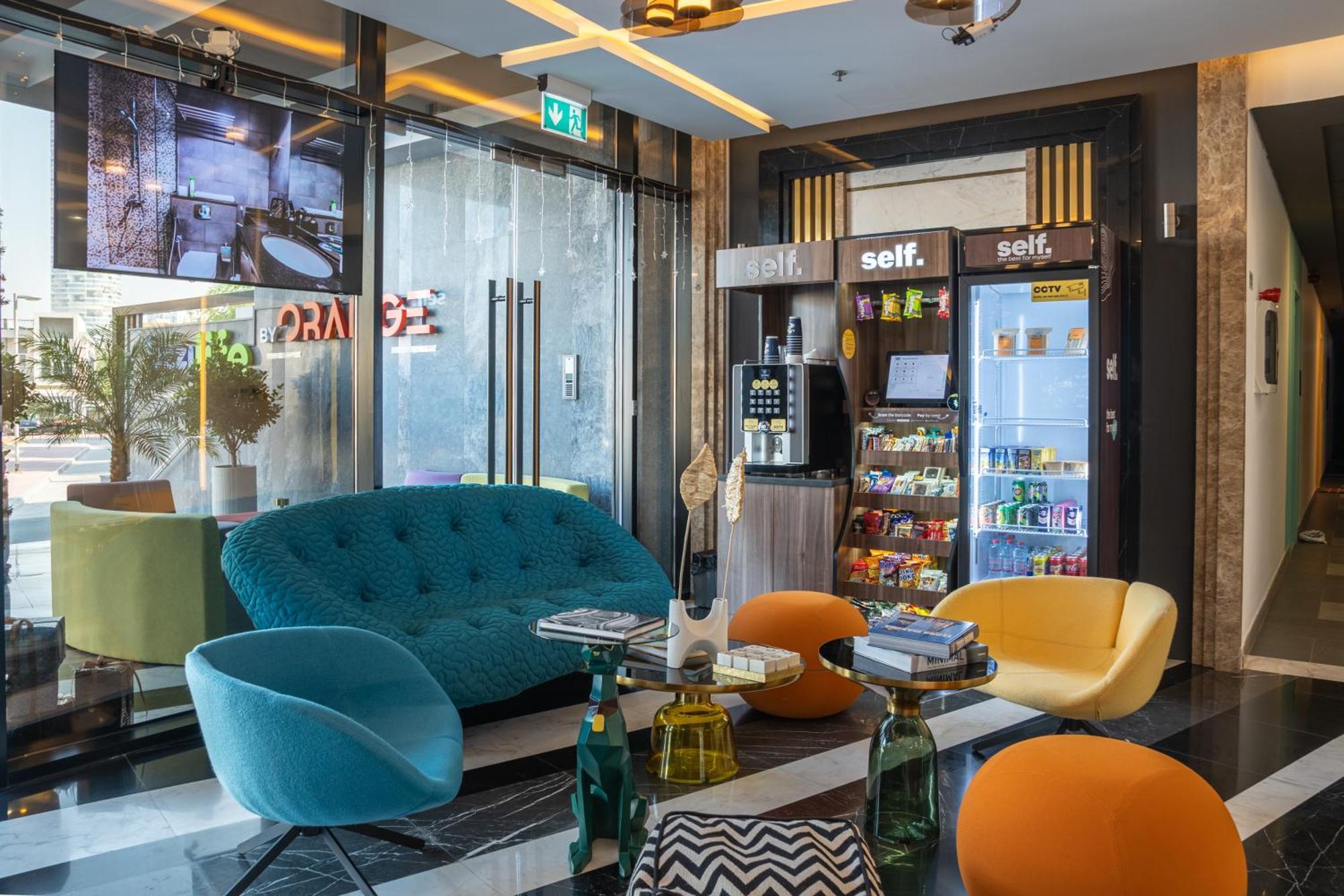 Izzzi Life Mint Apartahotel *