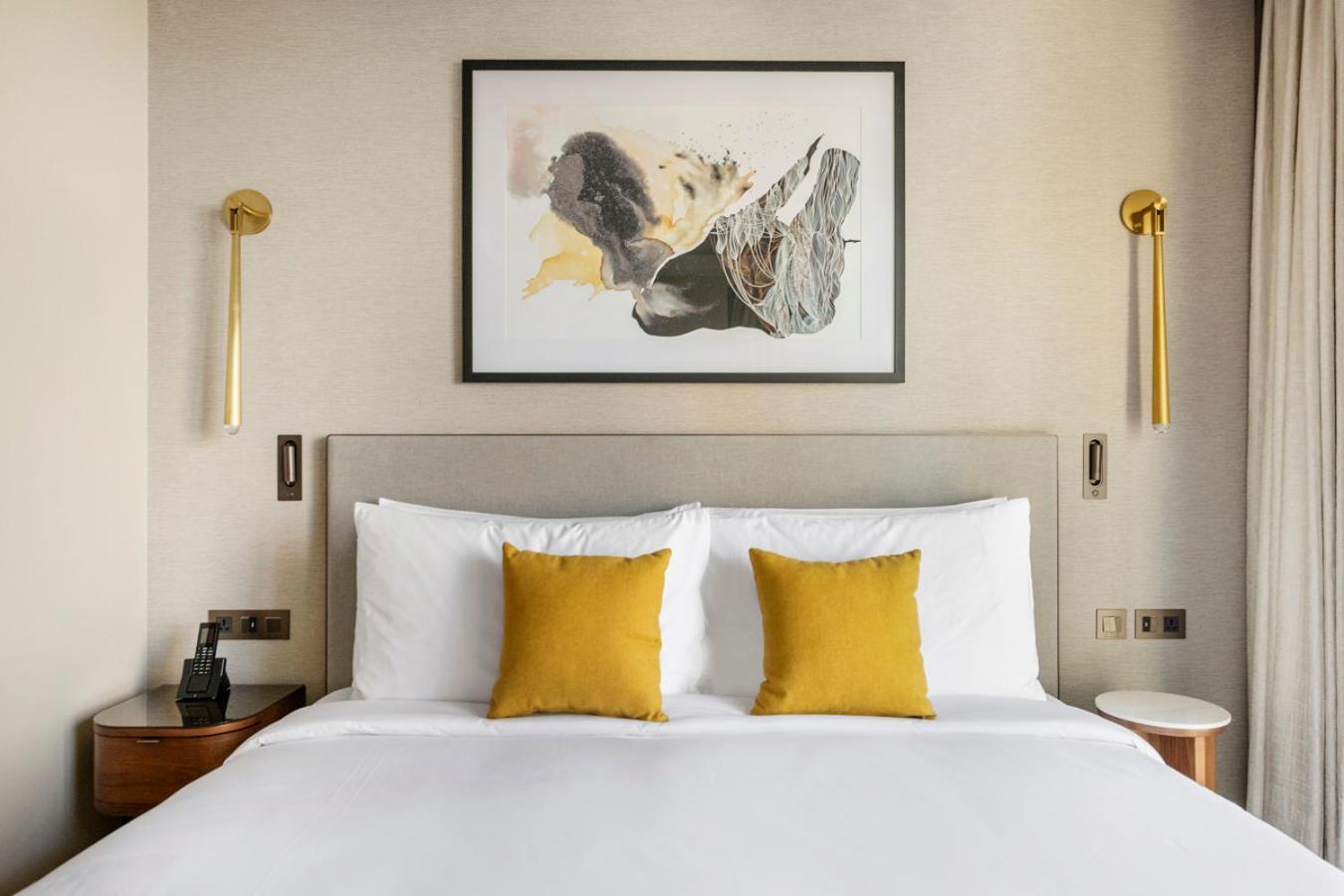 Stonetree - Luxury 1br With High-class Building Facilities *