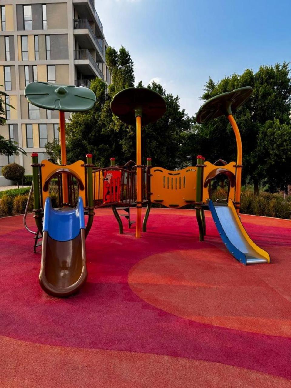 Modern 1-bedroom In Family-friendly With Swimming Pool, Gym & Free Parking. Appartement *