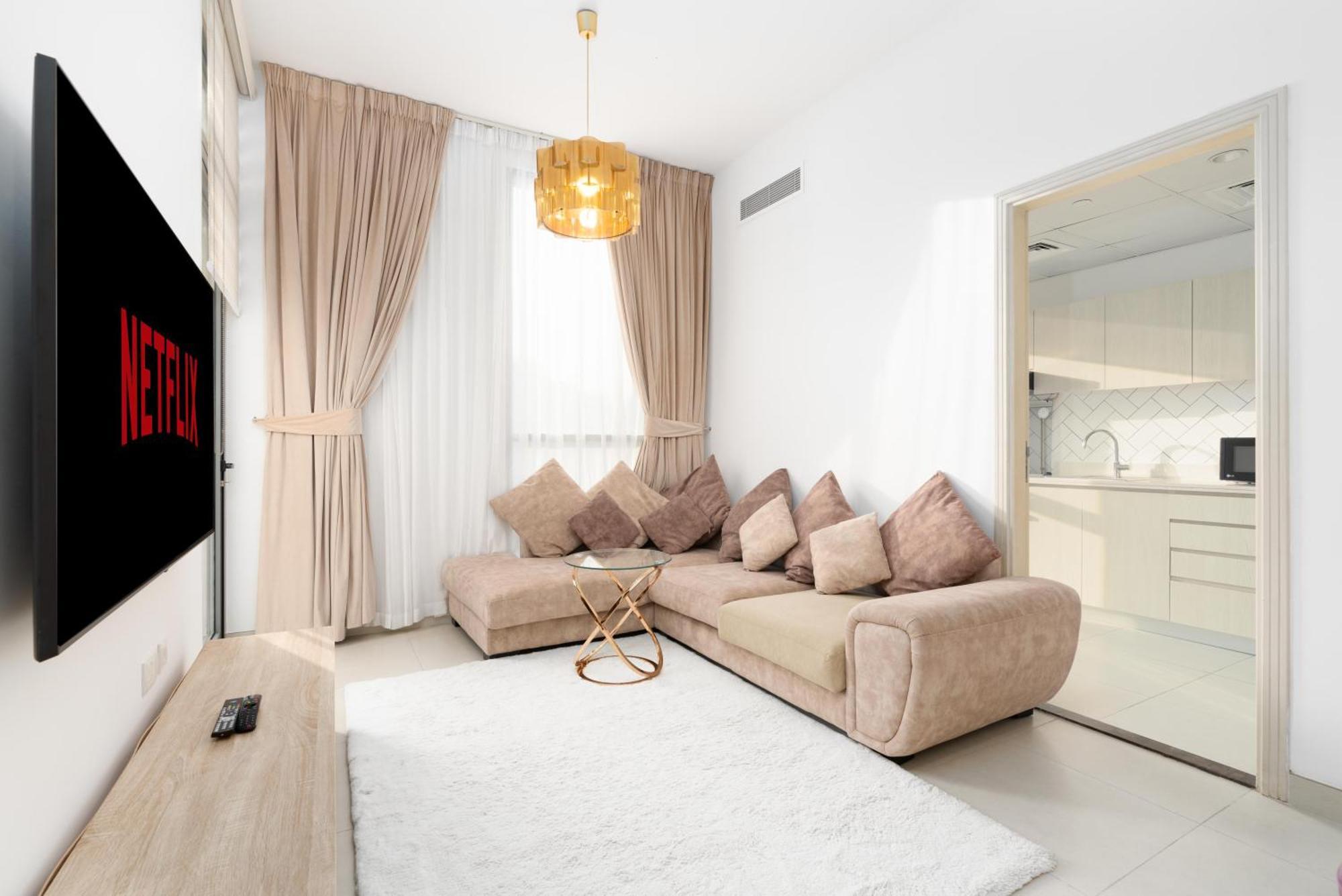 Modern 1-bedroom In Family-friendly With Swimming Pool, Gym & Free Parking. Dubaï