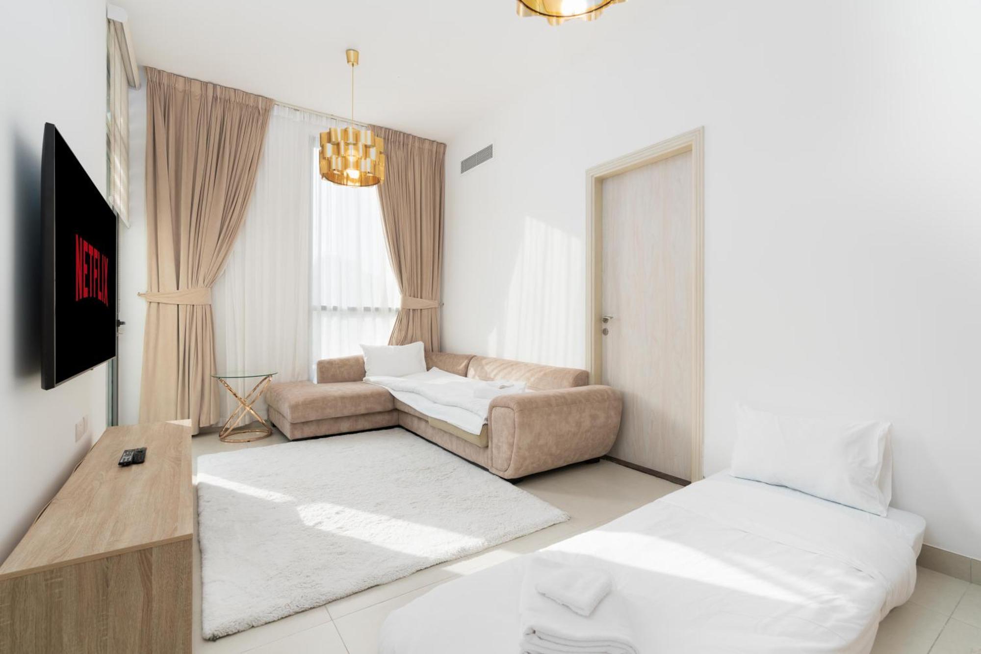 Modern 1-bedroom In Family-friendly With Swimming Pool, Gym & Free Parking. Appartement Dubaï