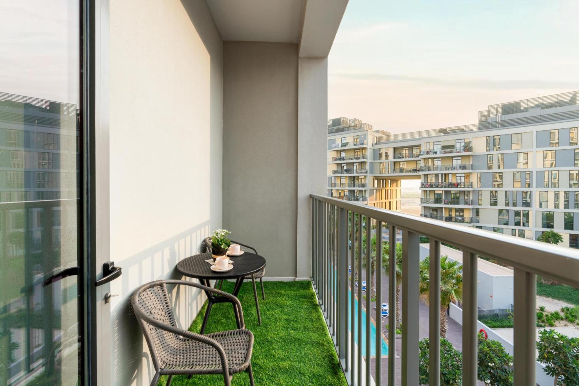 Modern 1-bedroom In Family-friendly With Swimming Pool, Gym & Free Parking. Appartement Dubaï