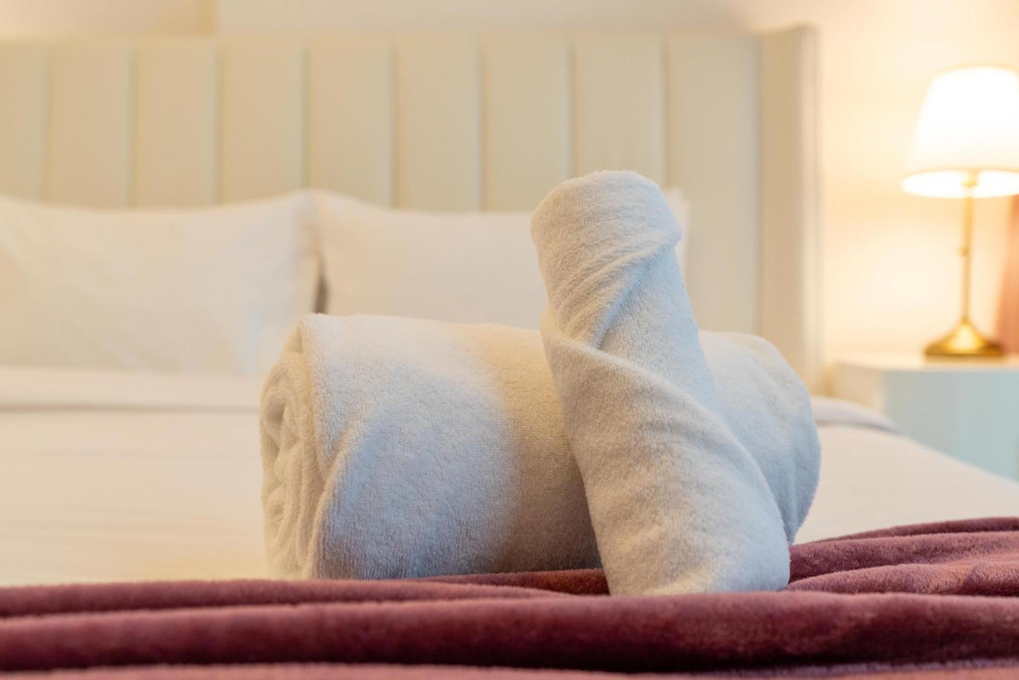 Modern 1-bedroom In Family-friendly With Swimming Pool, Gym & Free Parking. Appartement *