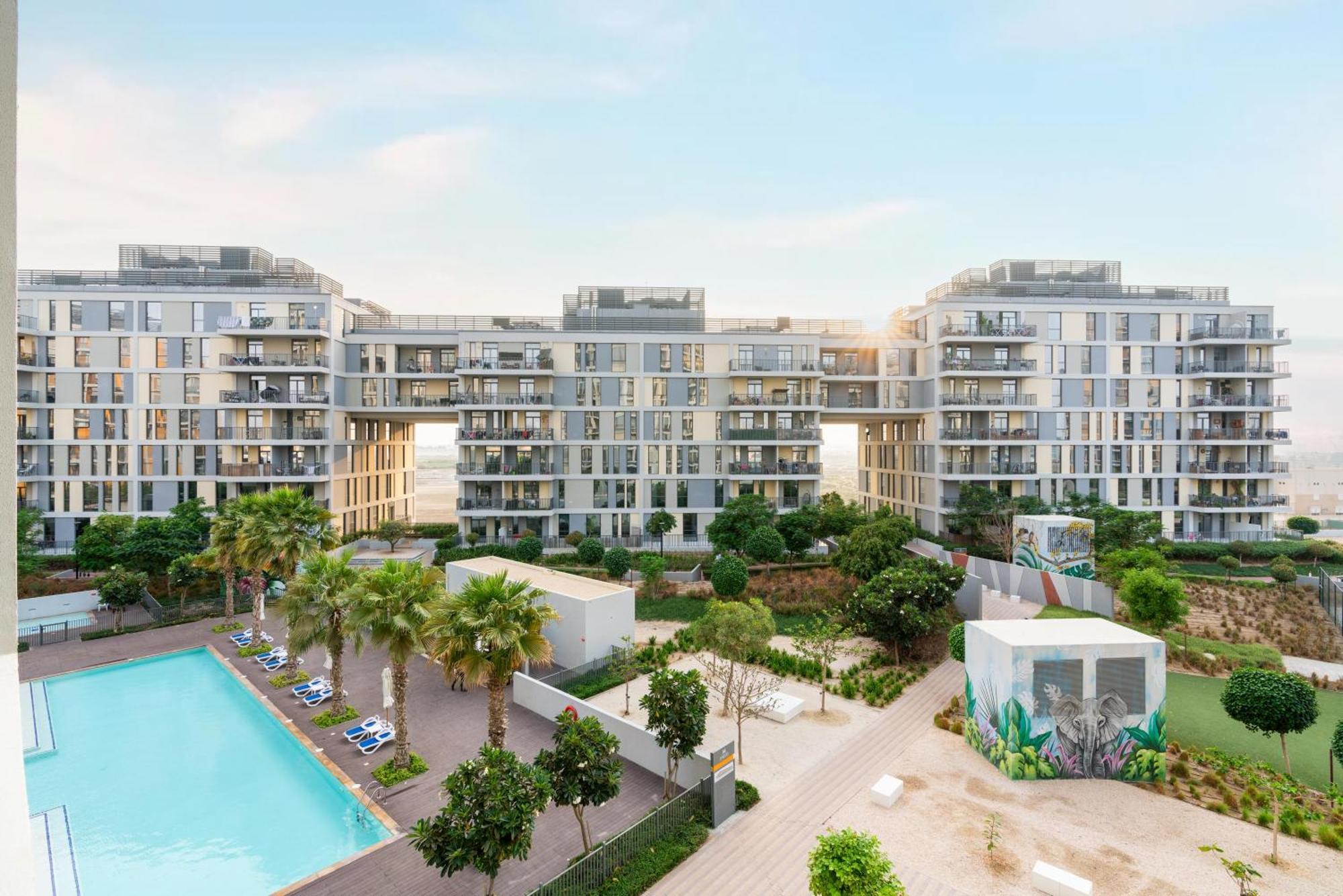 Modern 1-bedroom In Family-friendly With Swimming Pool, Gym & Free Parking. * Dubaï