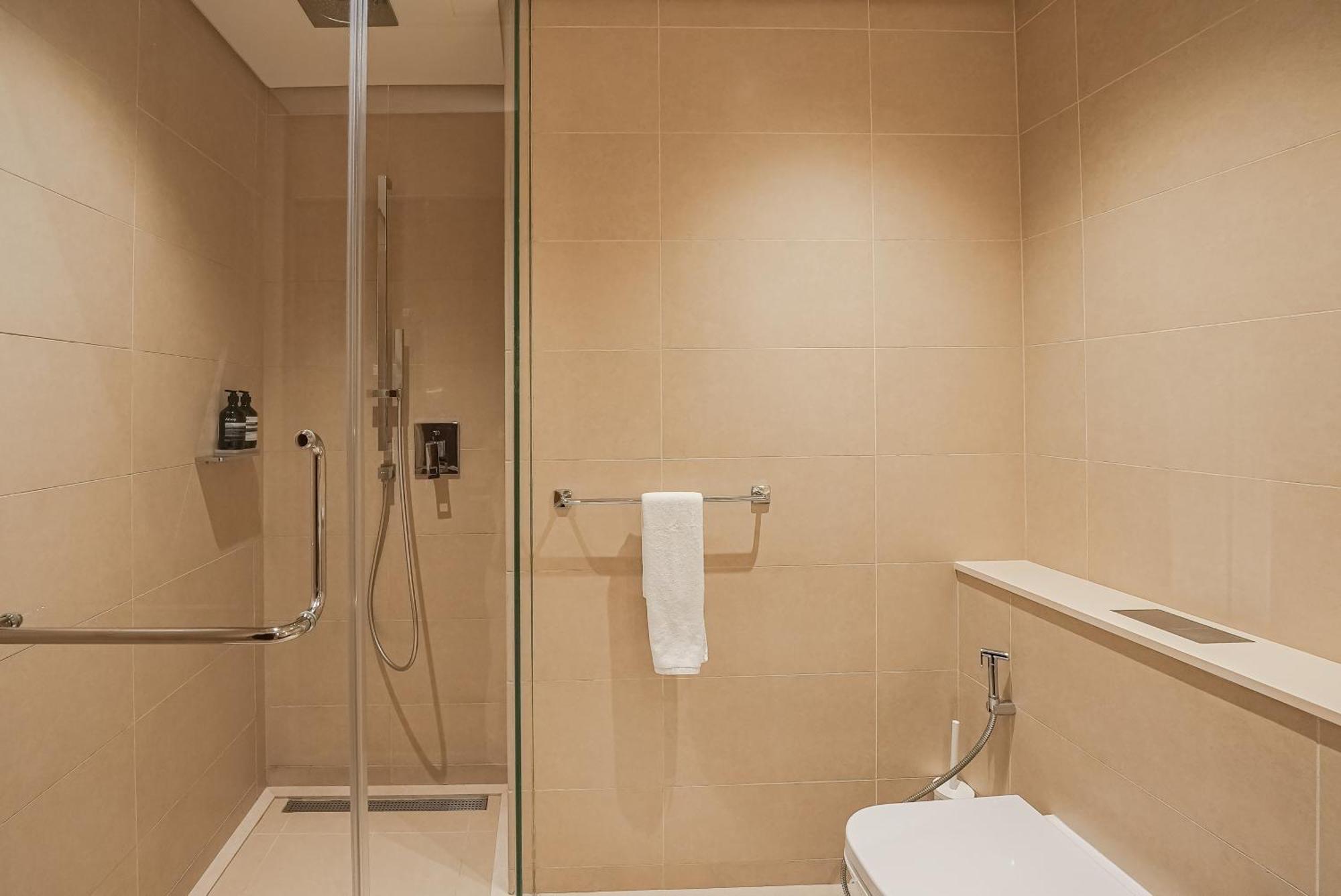 Apartamento Luxe Living: Spacious Waterfront 2br In Marina Gate *