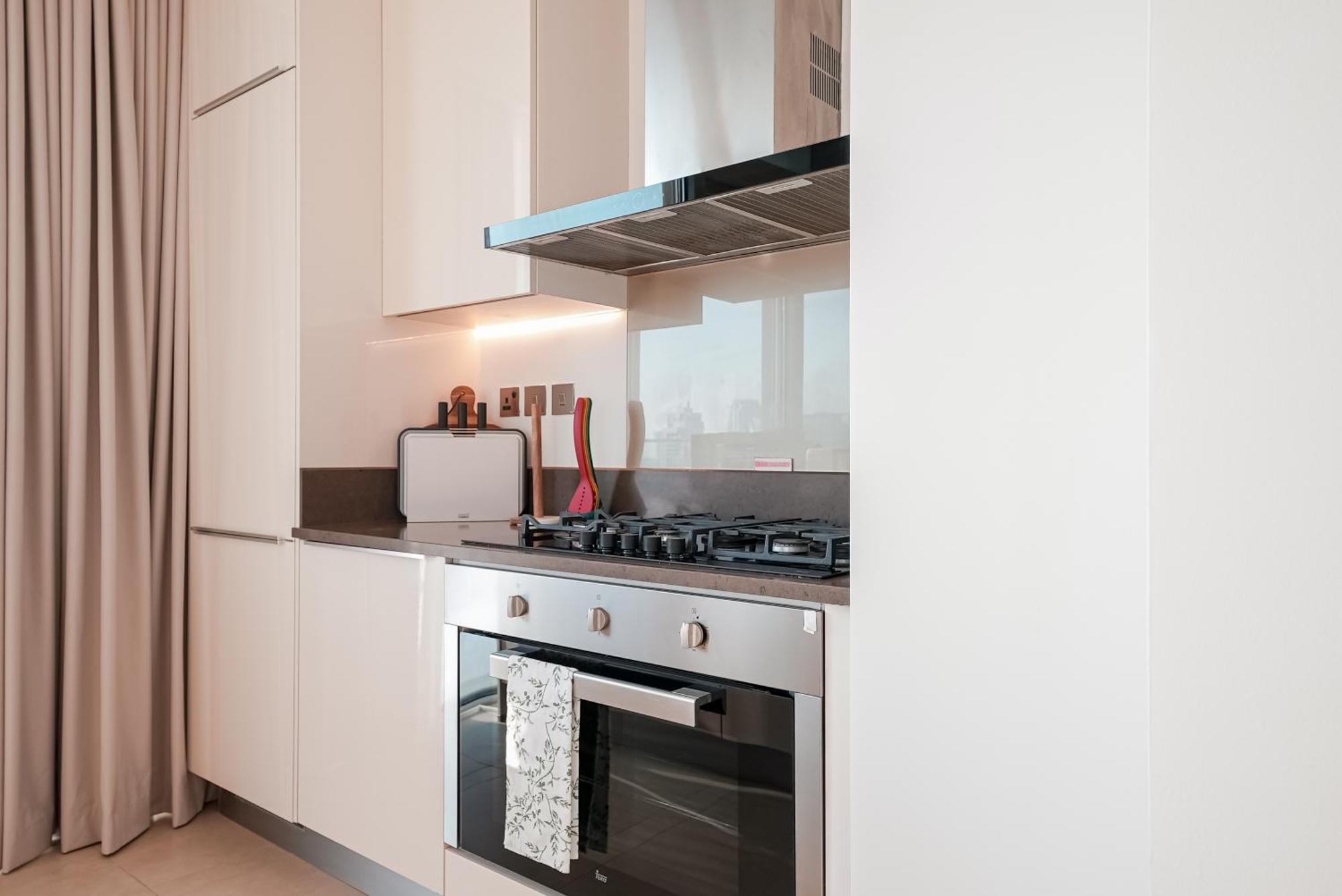 Apartamento Luxe Living: Spacious Waterfront 2br In Marina Gate