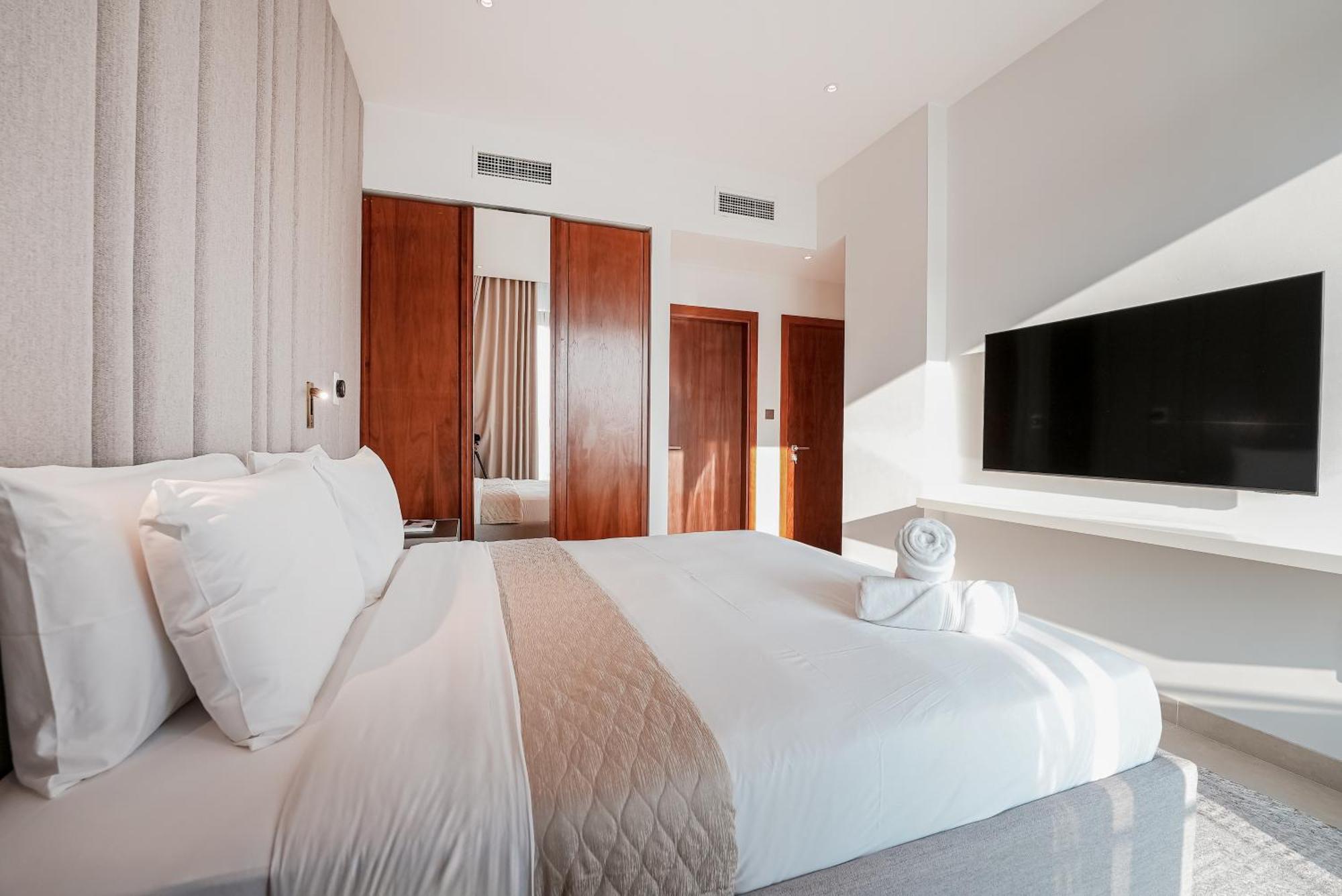 Luxe Living: Spacious Waterfront 2br In Marina Gate Apartamento Dubai