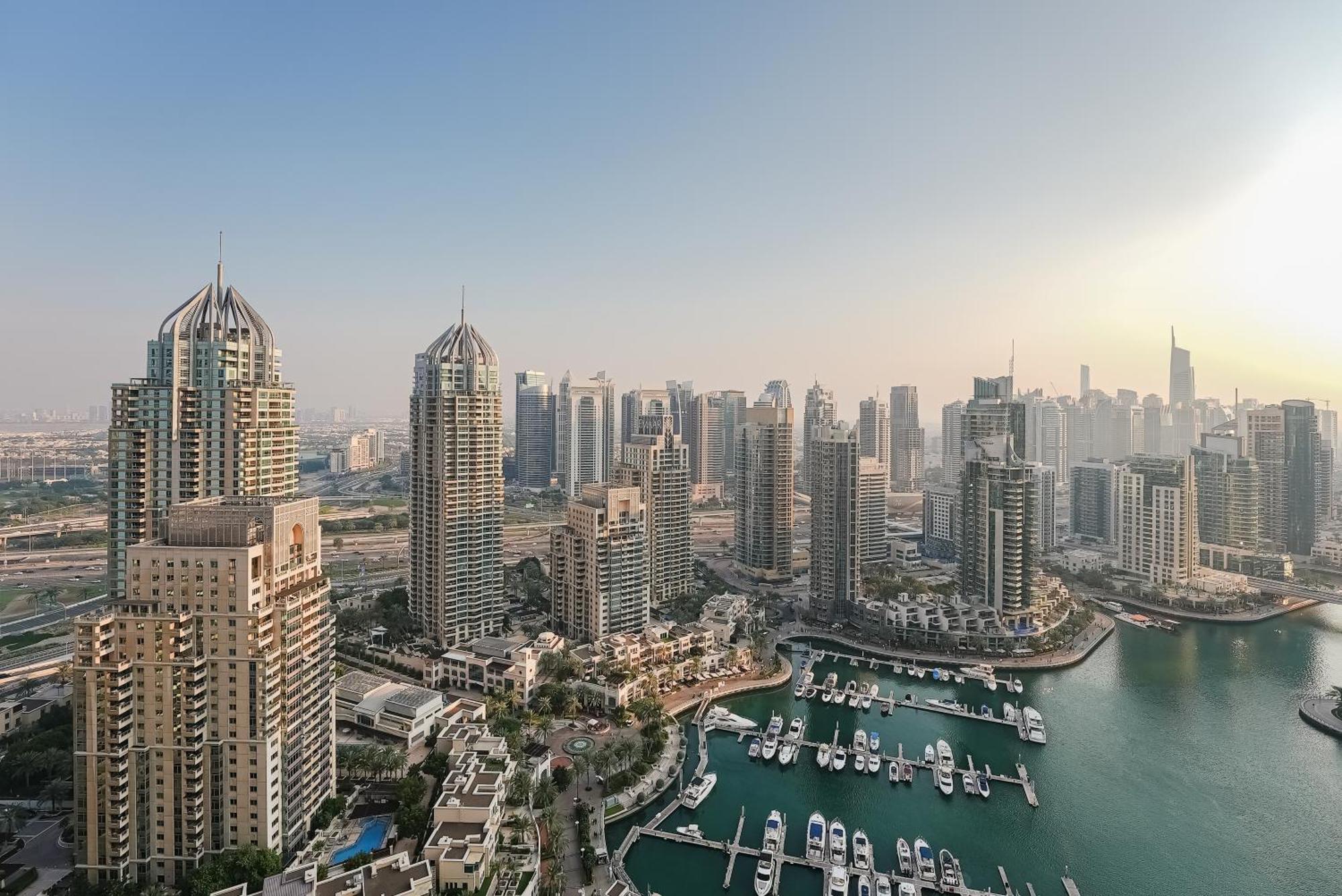 Luxe Living: Spacious Waterfront 2br In Marina Gate Apartamento