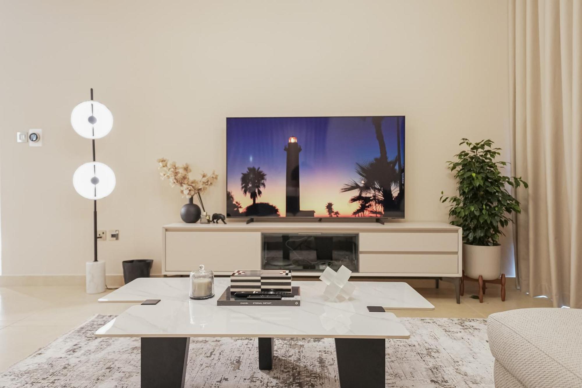 Luxe Living: Spacious Waterfront 2br In Marina Gate Apartamento