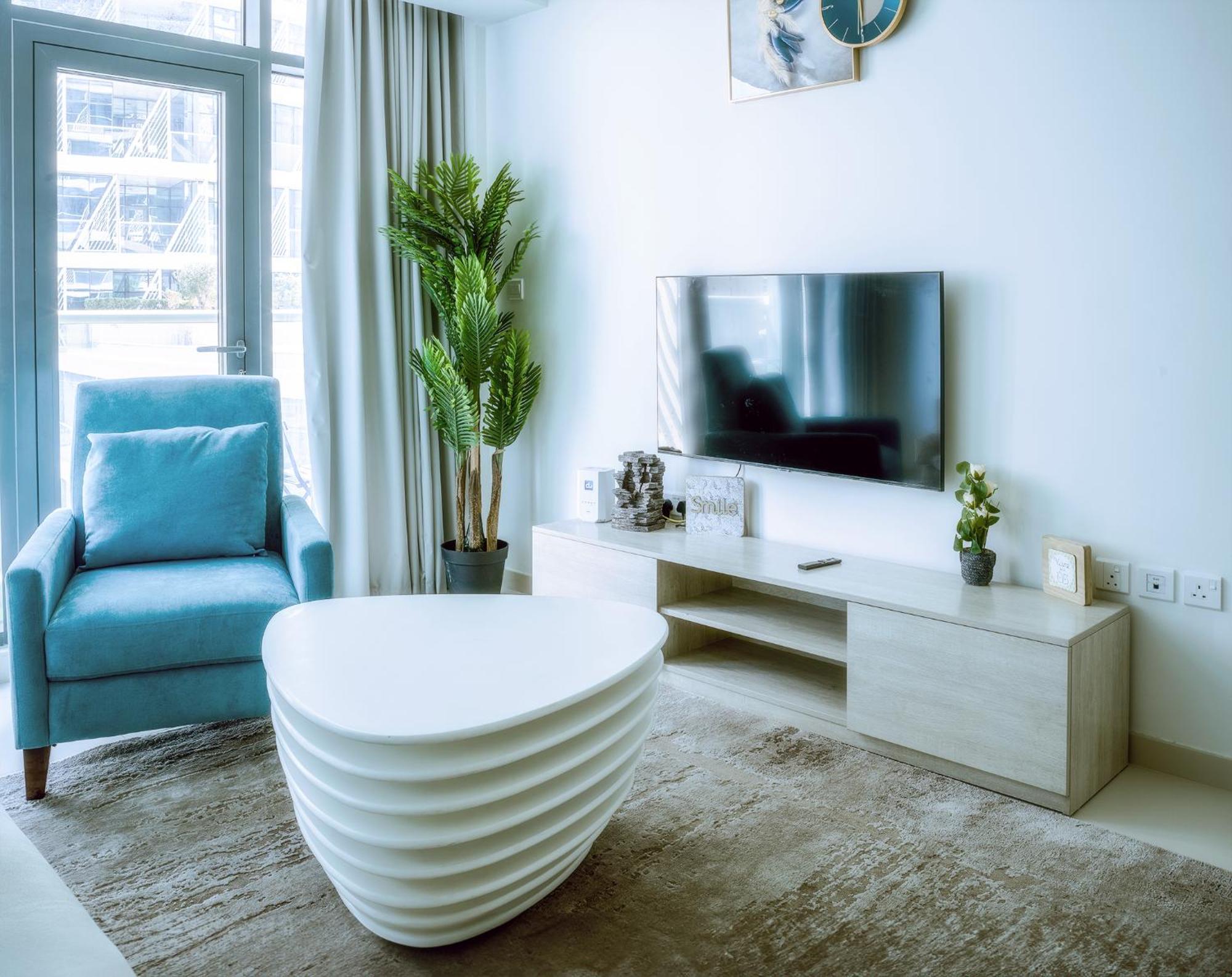 Apartment Luxury 1 Bedroom In Palm Dubai. Beach Access