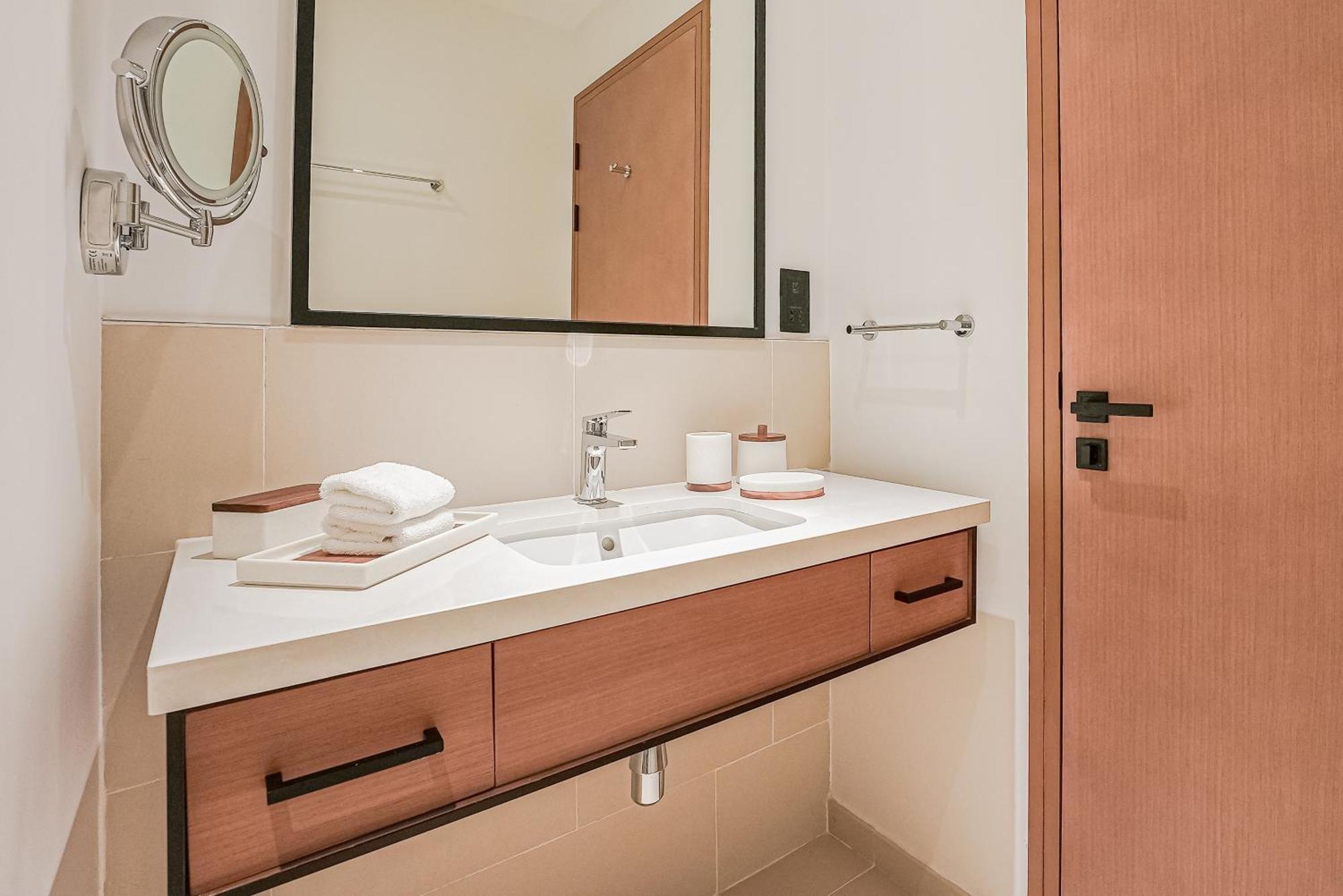Lägenhet Modern 2br High Floor Haven In Vida Marina Dubai