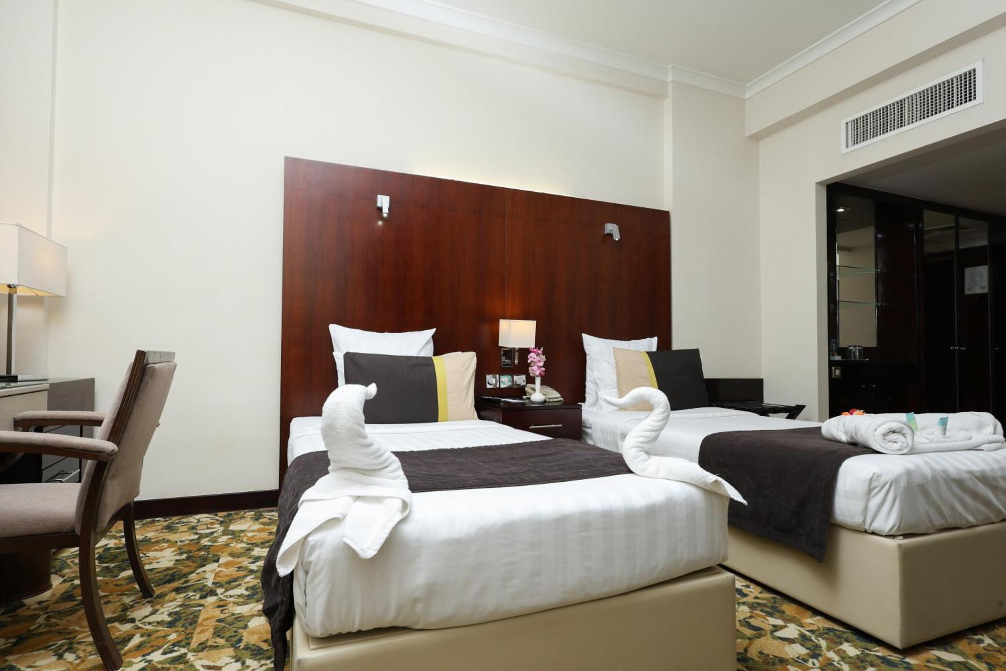 Hotel Aavri 4*