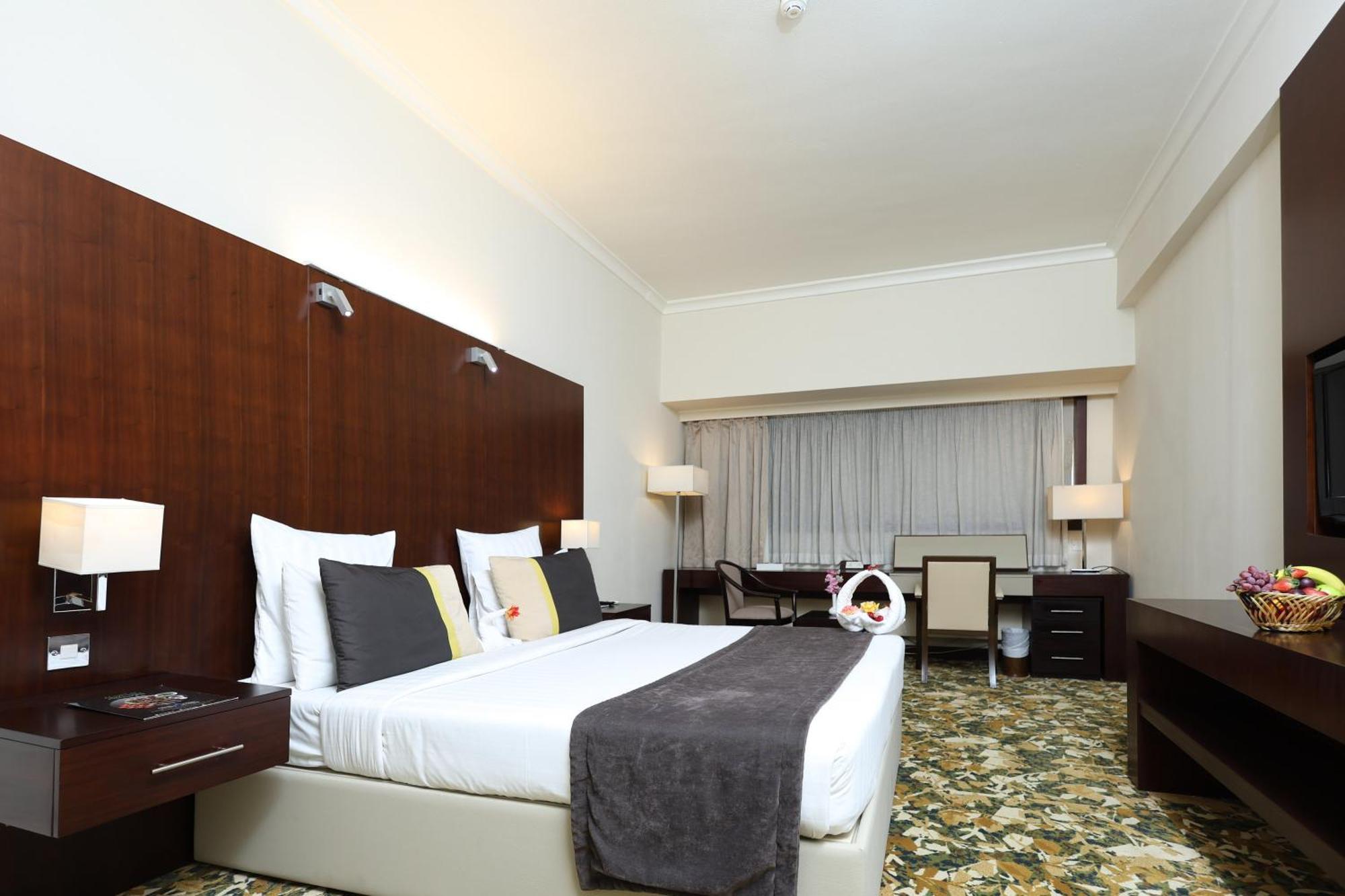 Hotel Aavri 4*