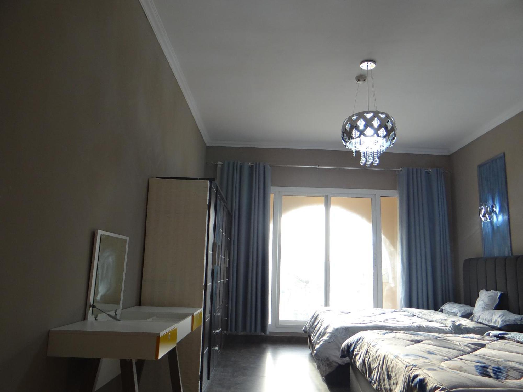 Huge Entire For With Free Pool, Steam & Sauna , Appartement Dubai