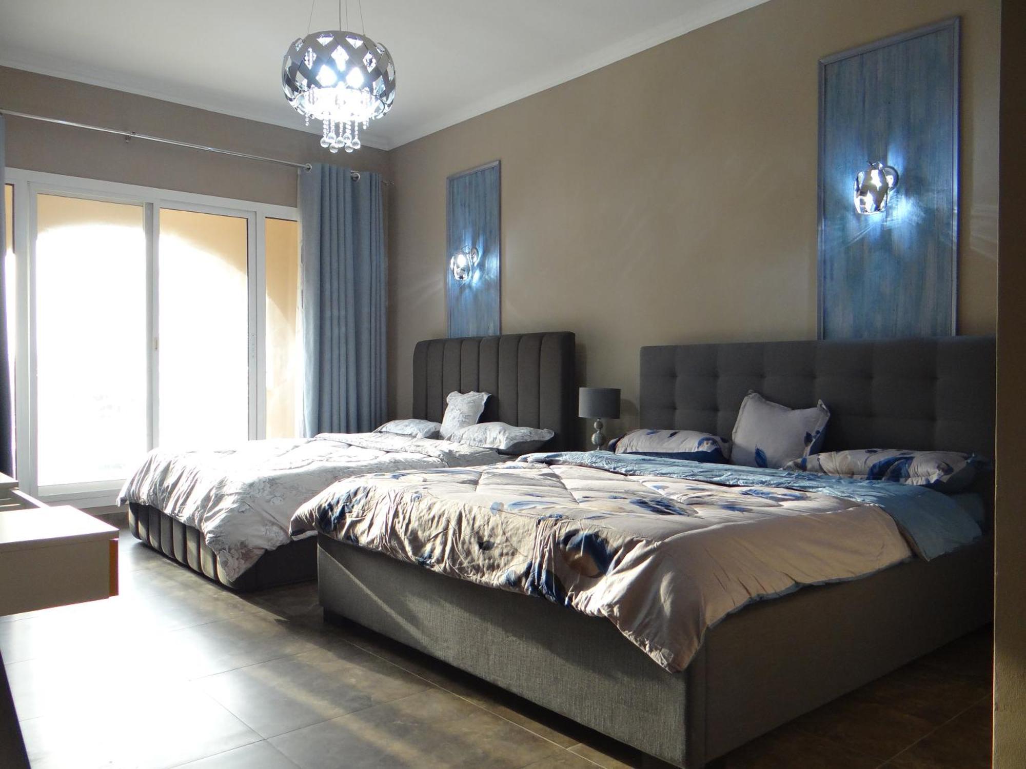Huge Entire For With Free Pool, Steam & Sauna , *