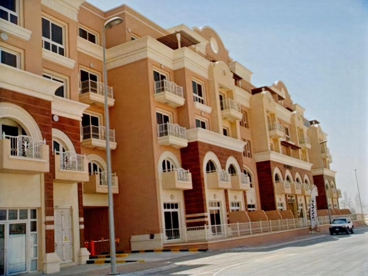 Huge Entire For With Free Pool, Steam & Sauna ,