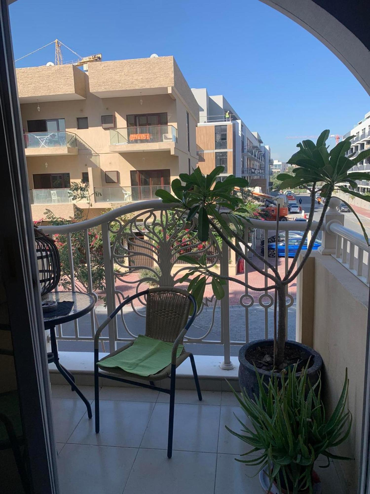 Huge Entire For With Free Pool, Steam & Sauna , Appartement Dubai