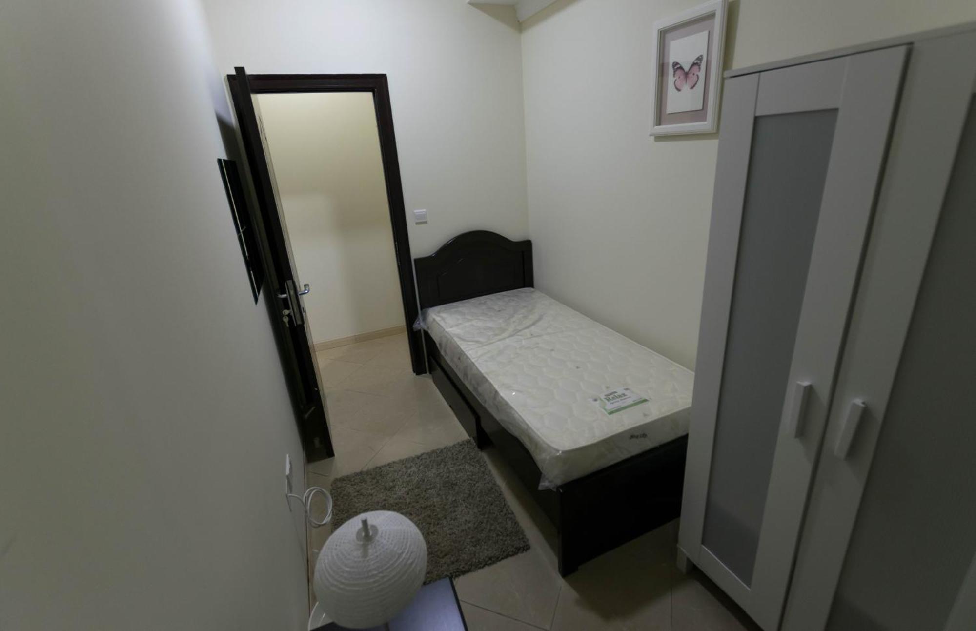 Small Budget For 'girls' Only In Dubai, Marina Gazde/Camere de închiriat