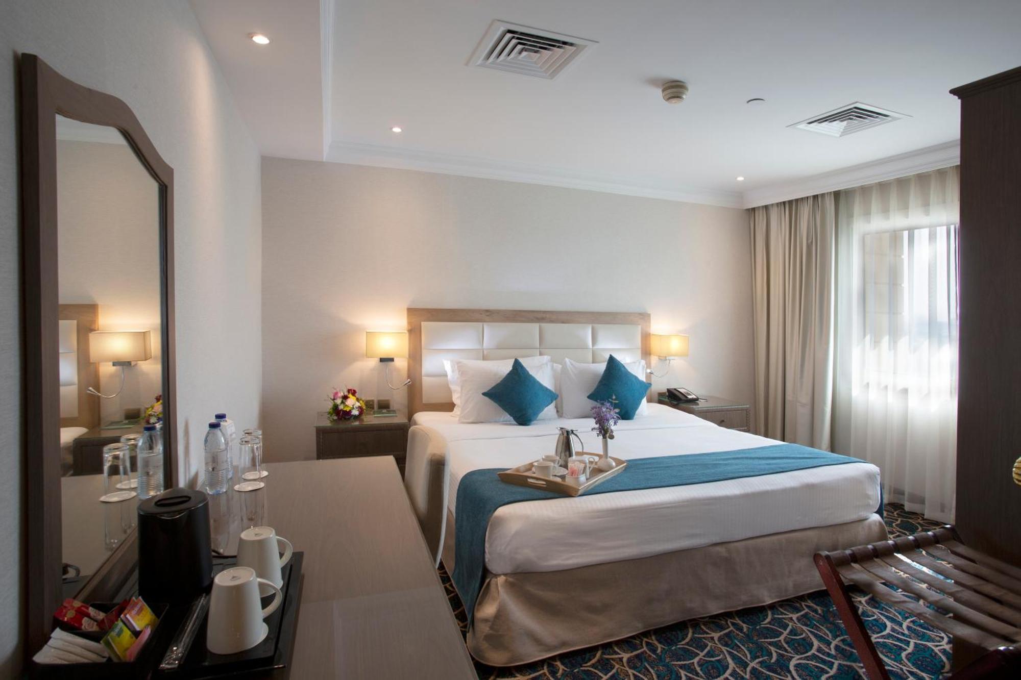 Carlton Tower Hotel 4*