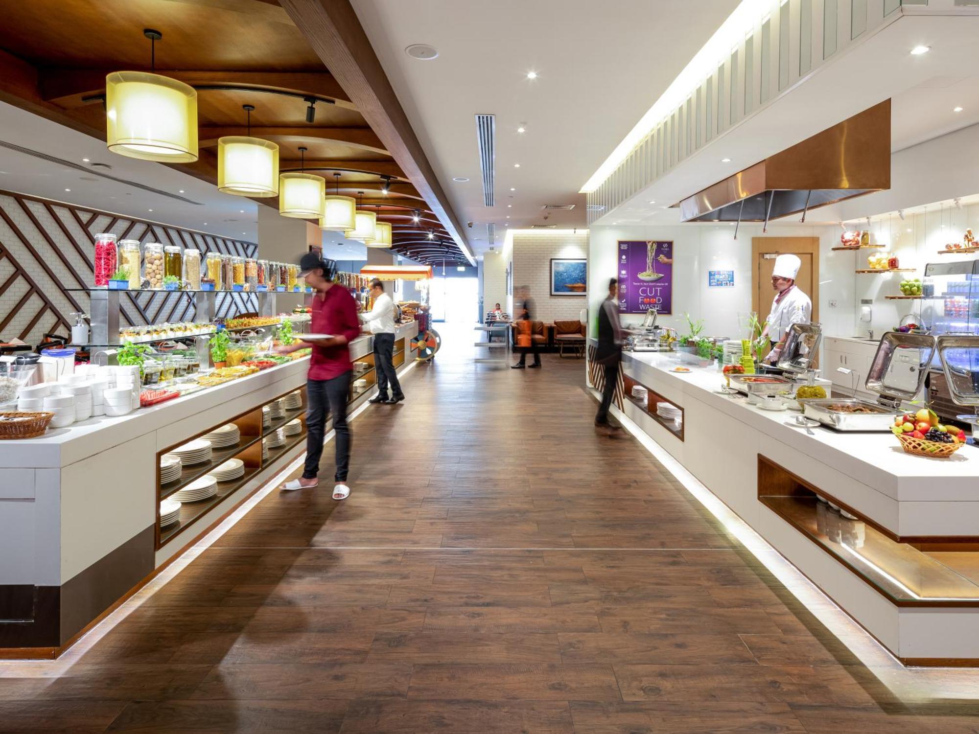Hotel Flora Airport 4*