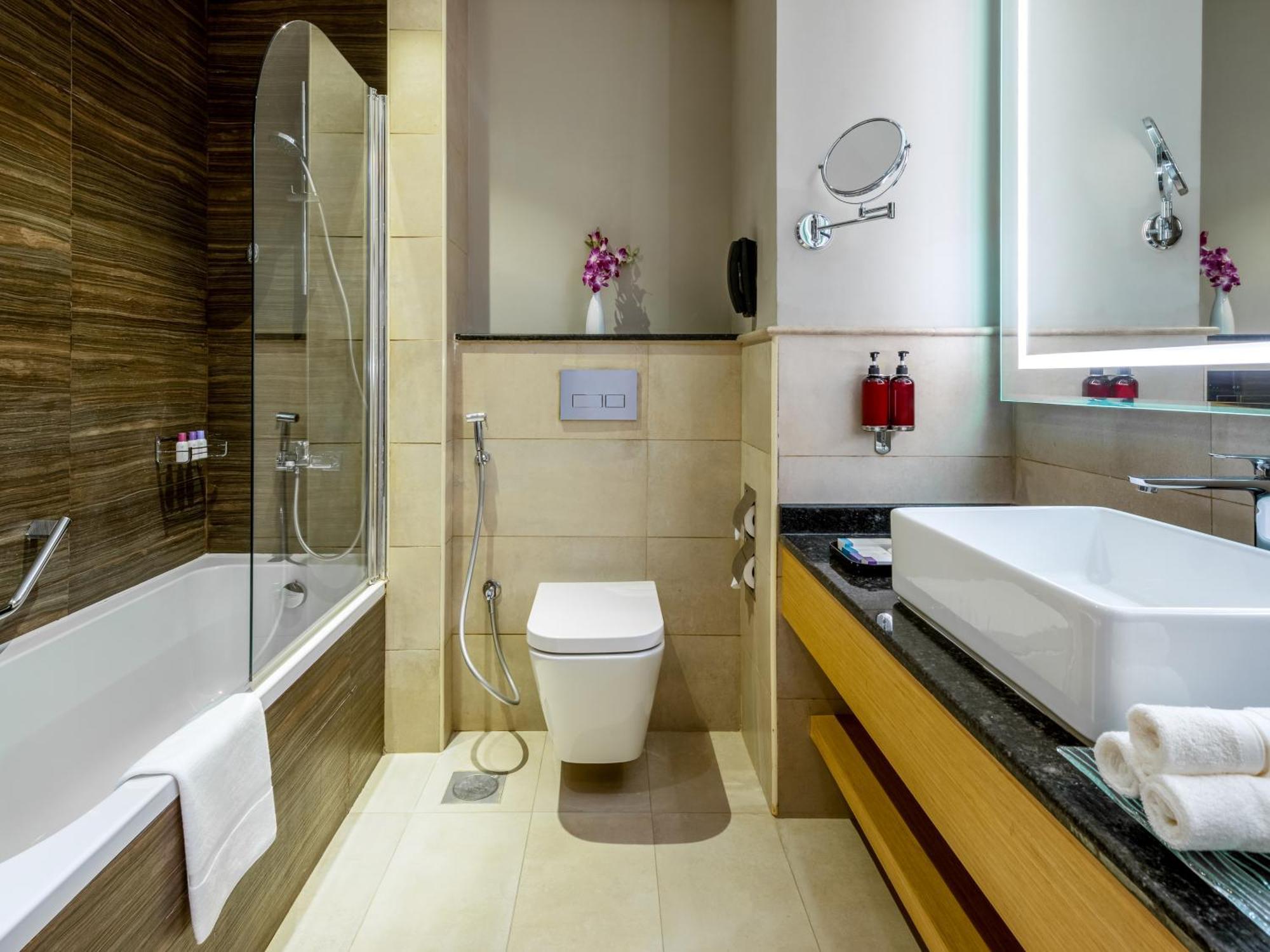 Hotel Flora Airport 4*