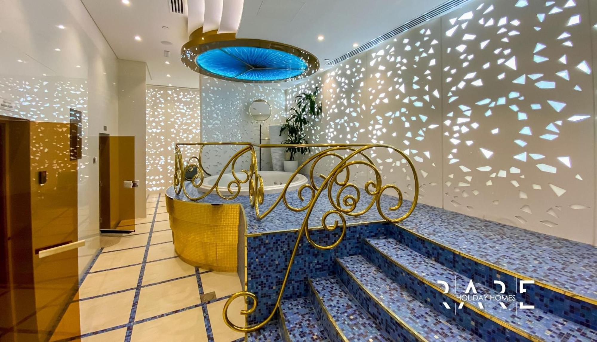 Rare Holiday Homes: Palm View Fendi In Damac Heights Apartamento